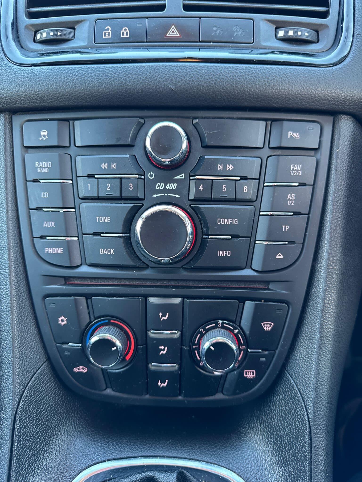 2011 Vauxhall Meriva 1.4T 16V Exclusiv Euro 5 5dr • 70,000 miles image 12