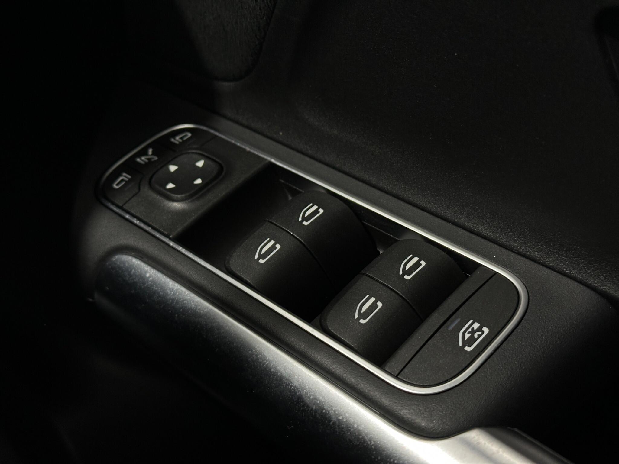 Mercedes-Benz B-Class view 19