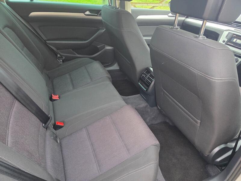 2015 Volkswagen Passat image 27