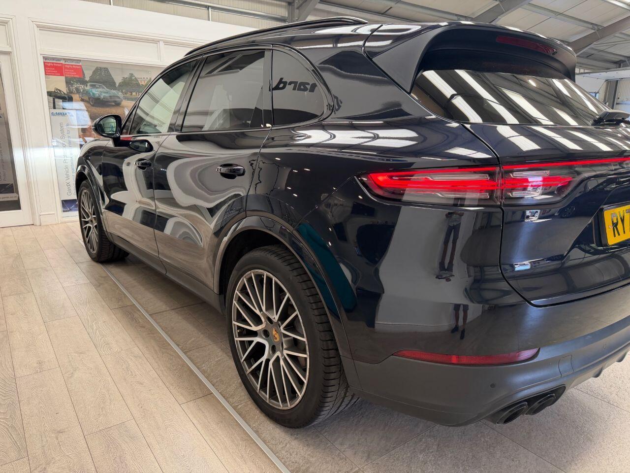 Porsche Cayenne view 22