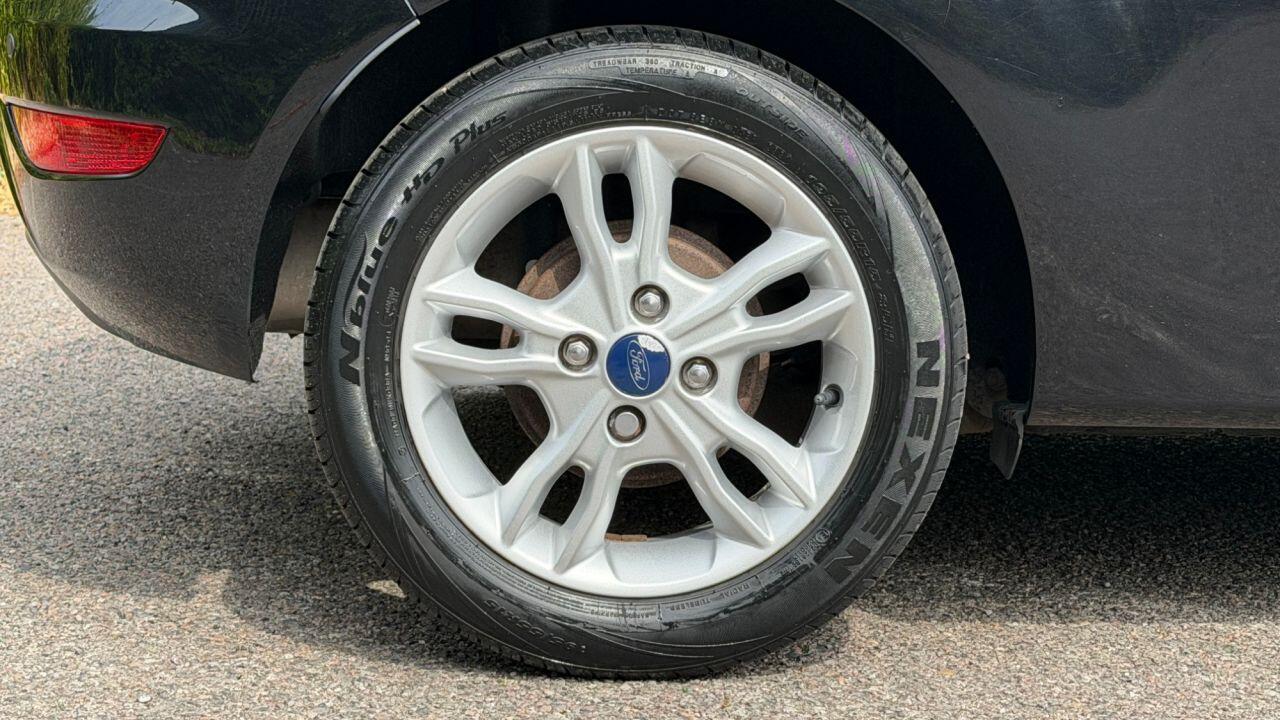 Ford Fiesta view 32