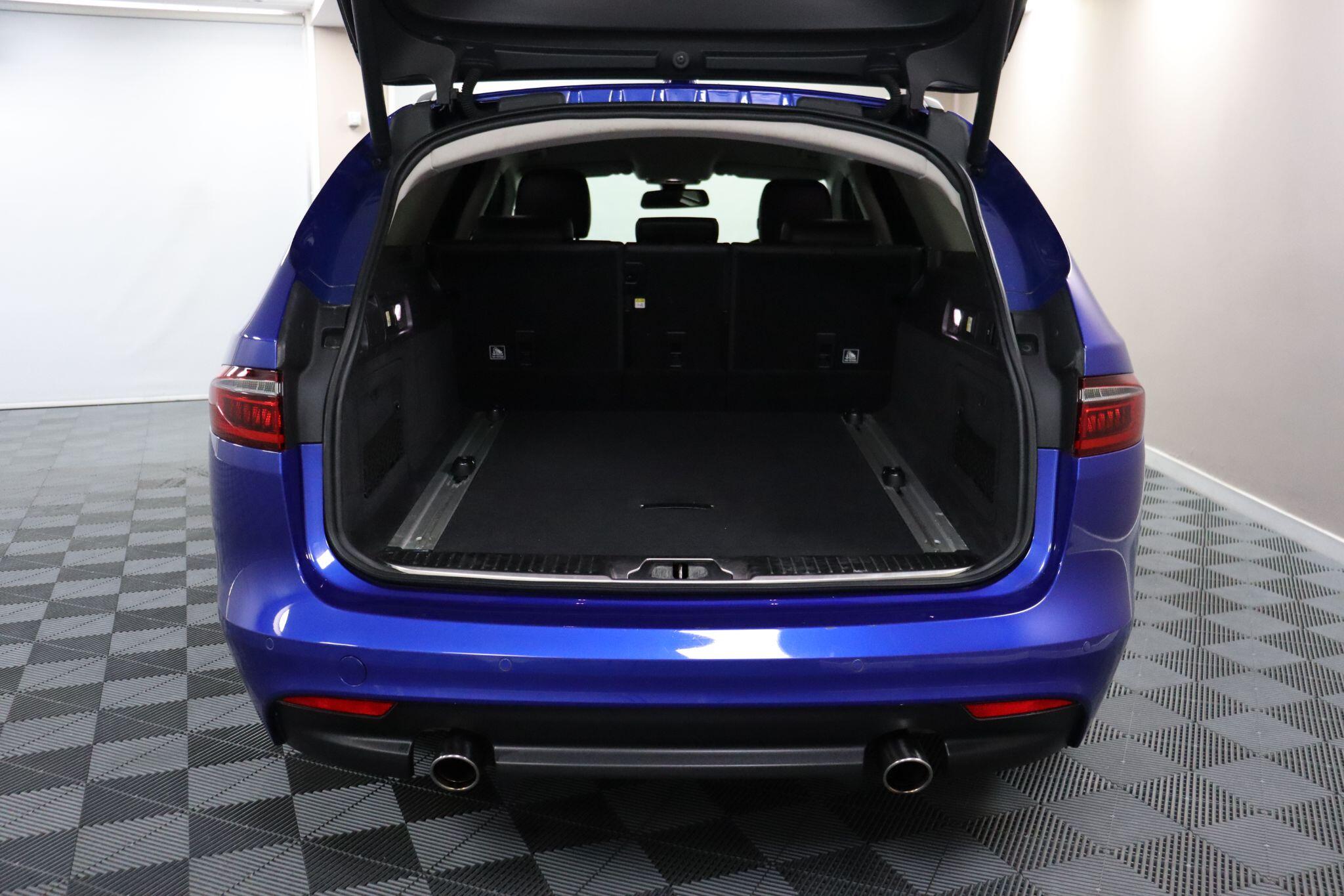 Jaguar XF view 14