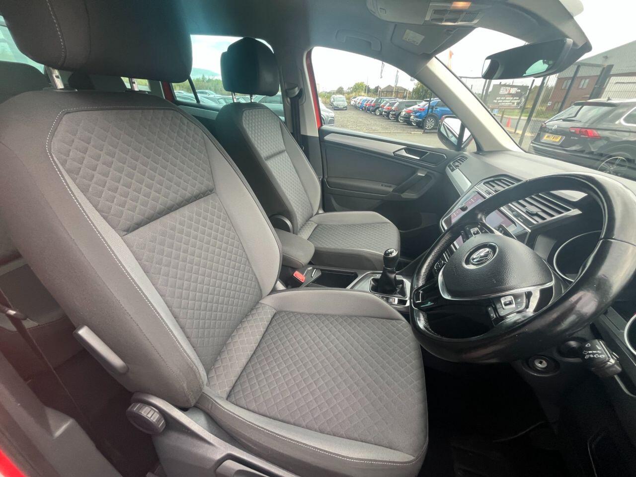 Volkswagen Tiguan view 12
