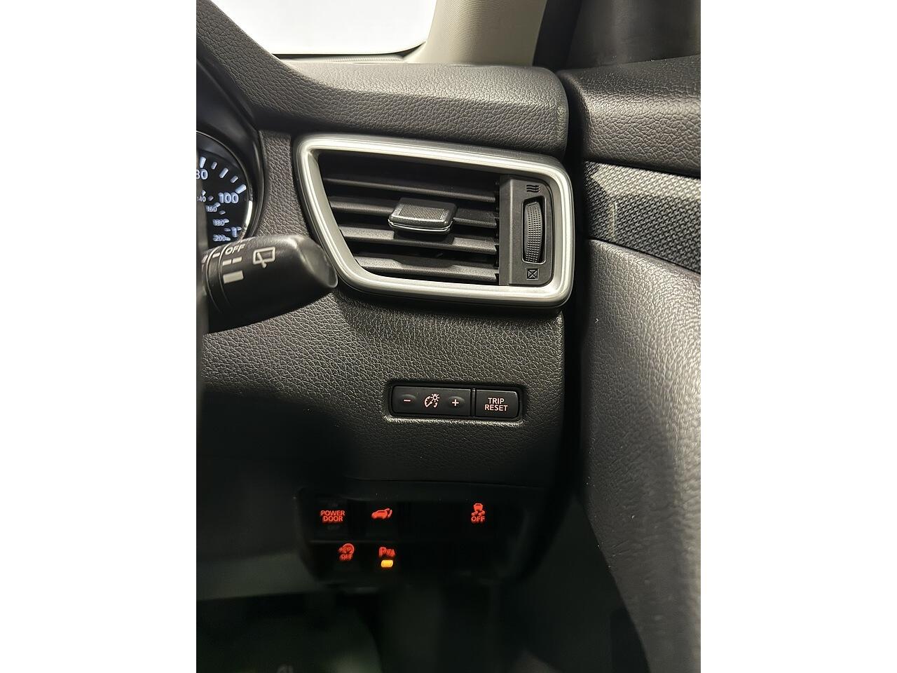 Nissan X-Trail view 24