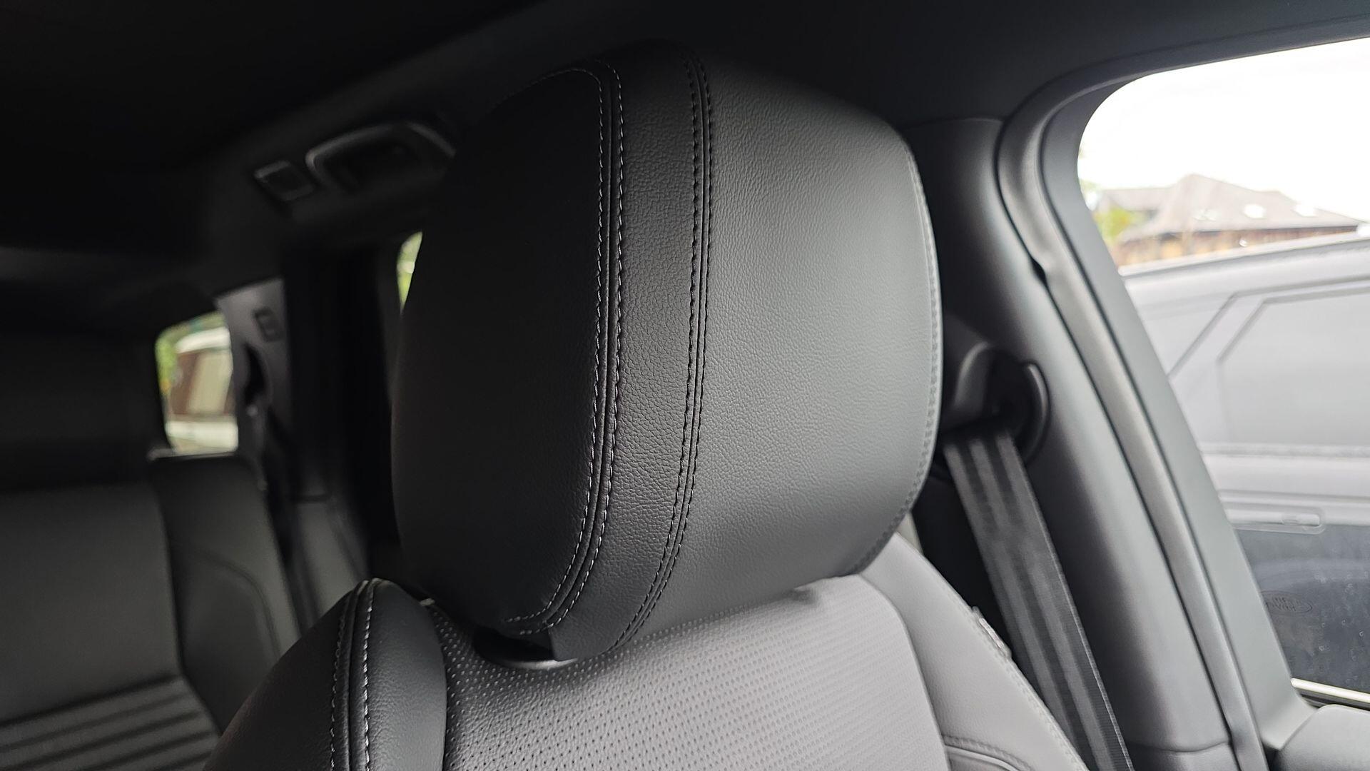 Land Rover Discovery Sport view 43