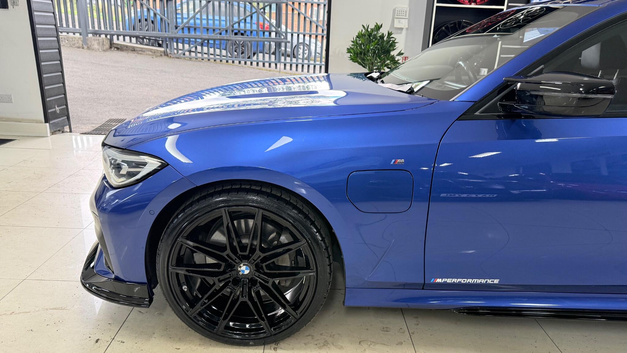 BMW 3 Series view 32