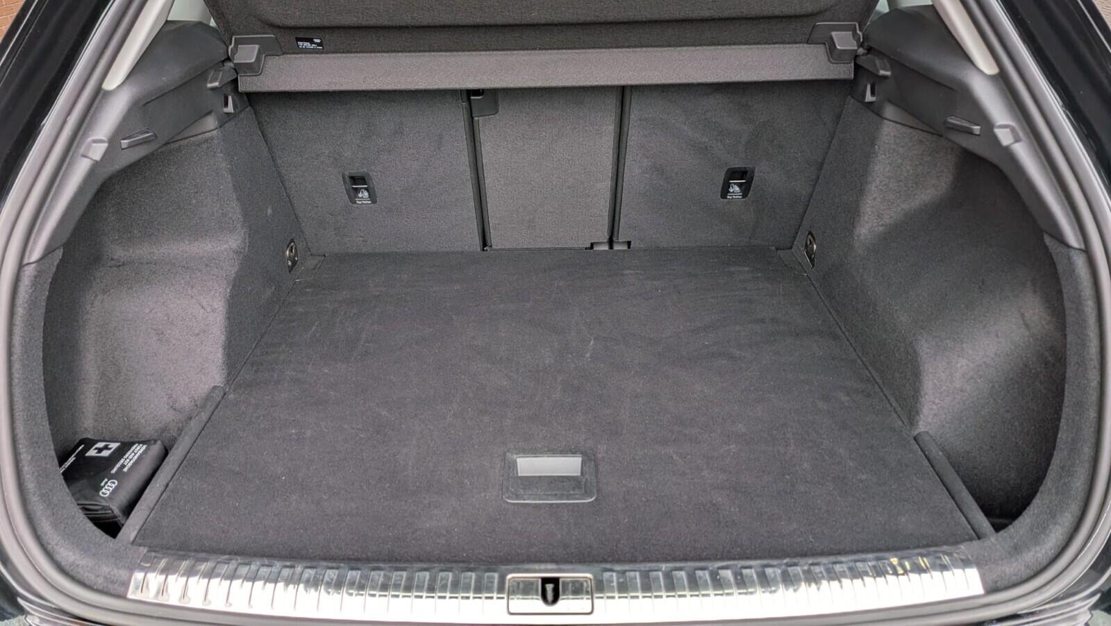 Audi Q3 view 7
