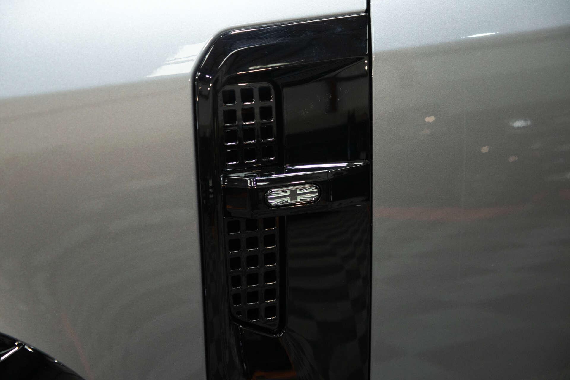 Land Rover Defender view 17