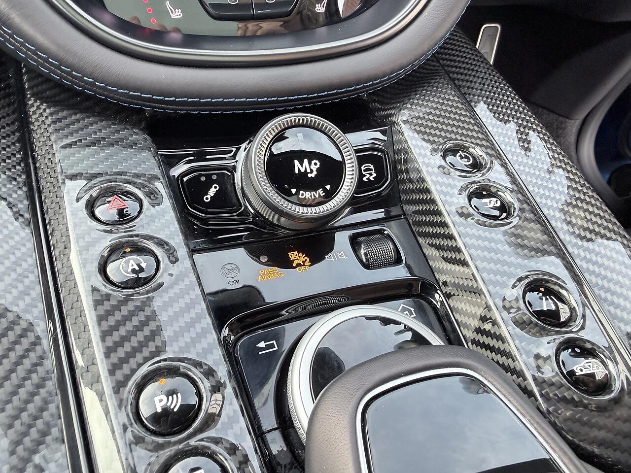 Aston Martin DBX view 33