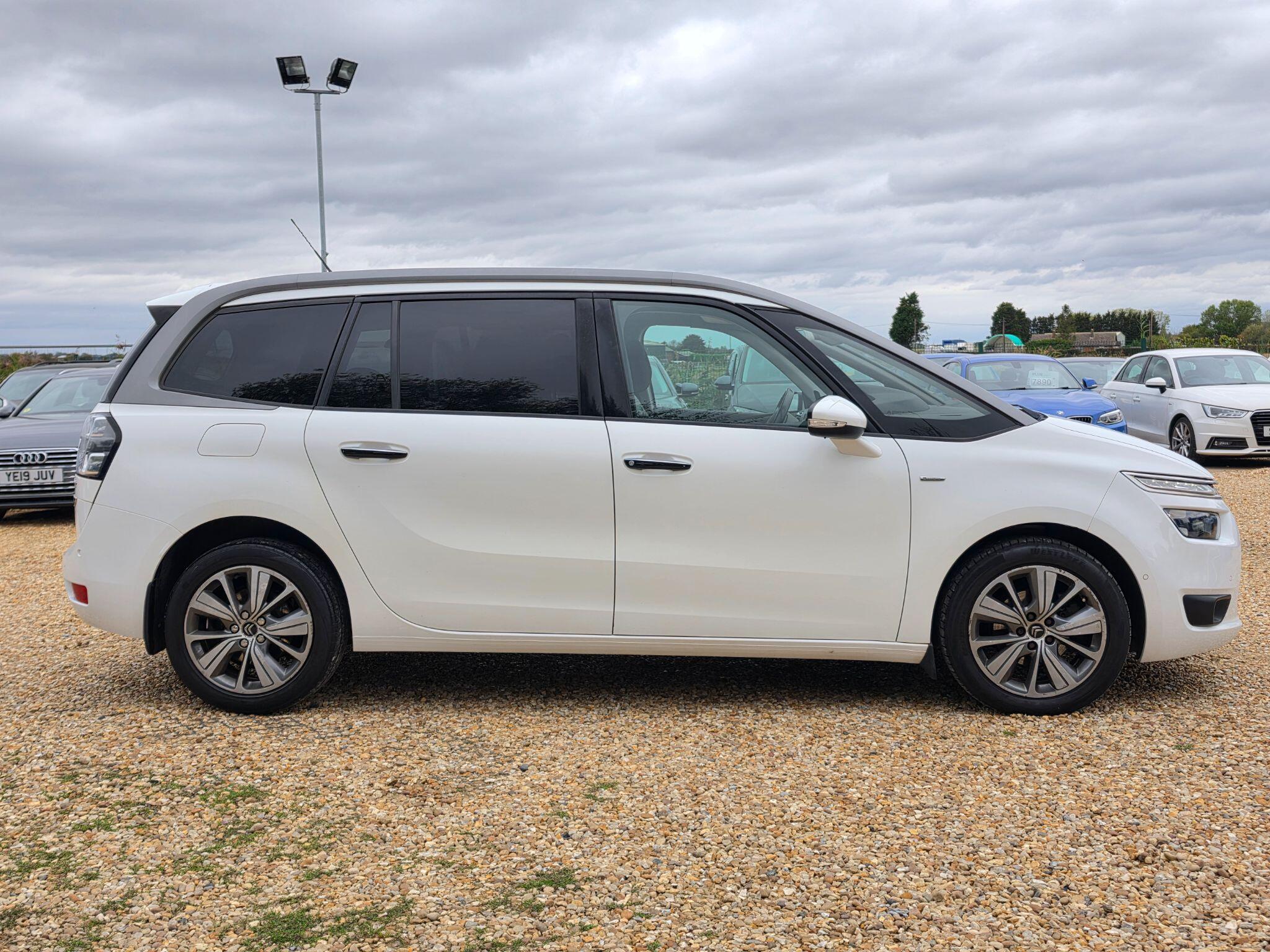 Citroen Grand C4 Picasso view 5
