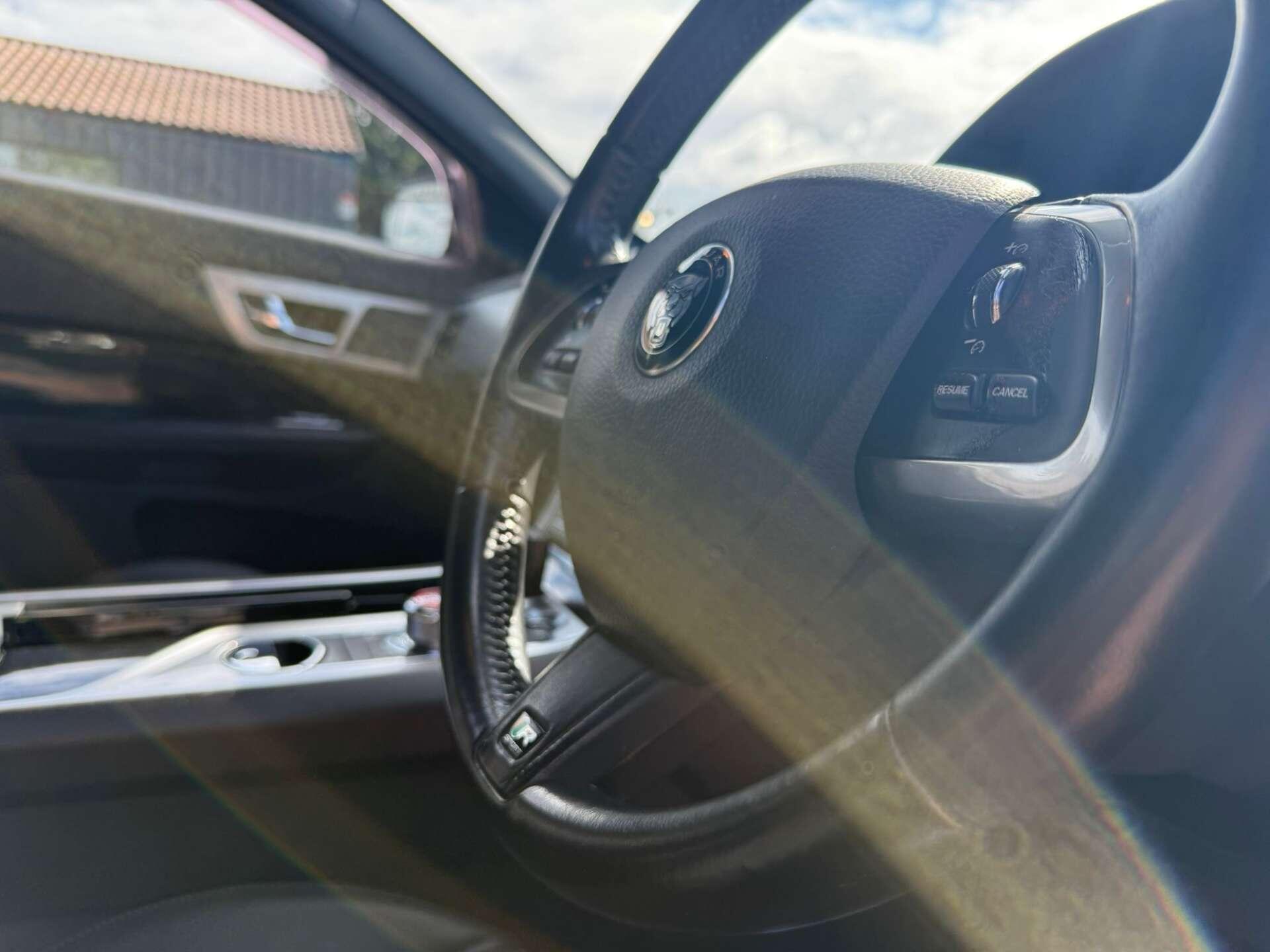 Jaguar XF view 26