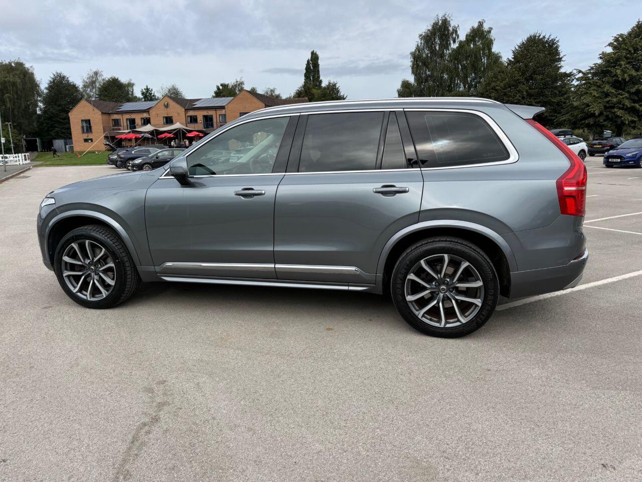 Volvo XC90 view 16
