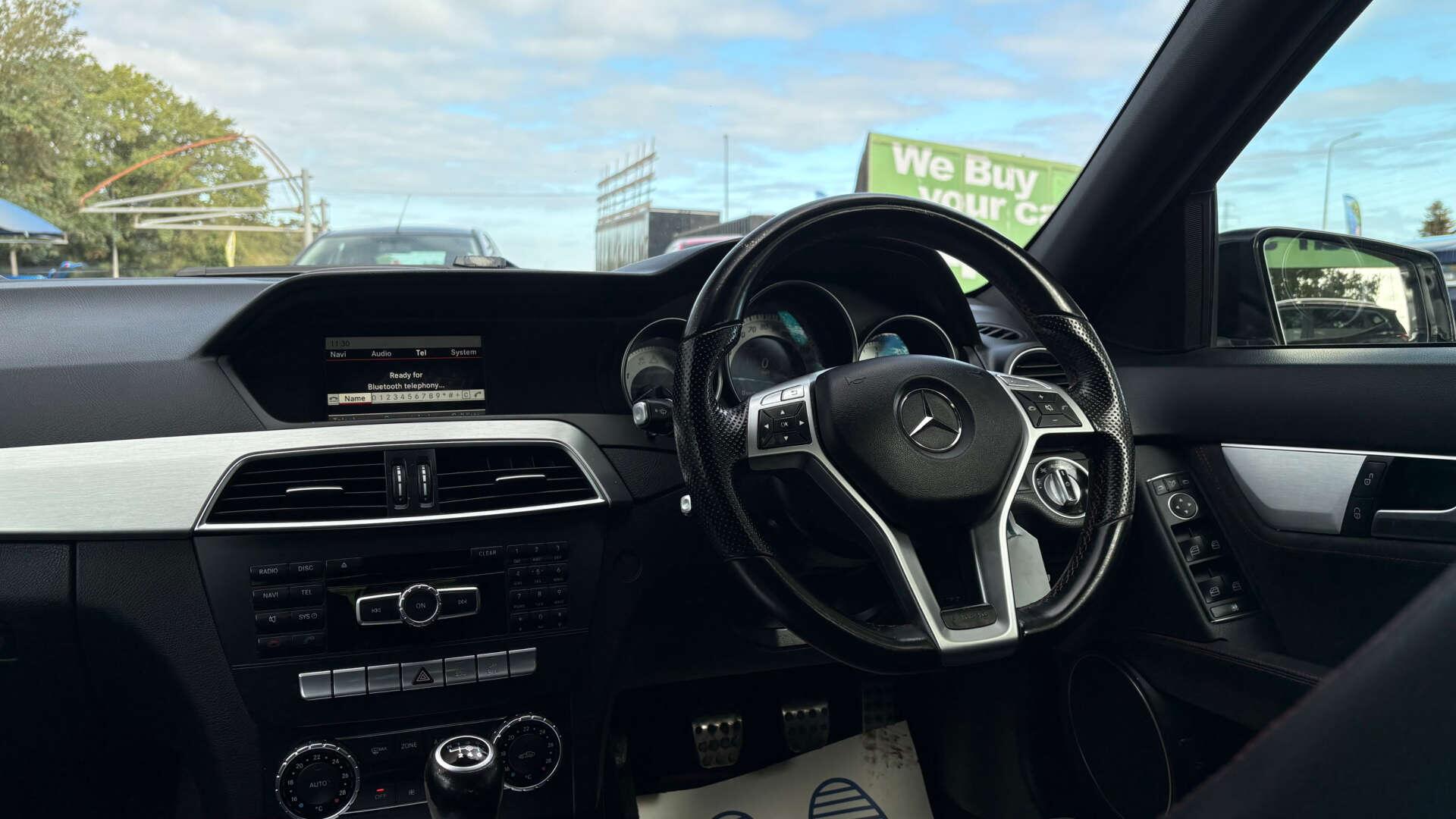 Mercedes-Benz C-Class view 32
