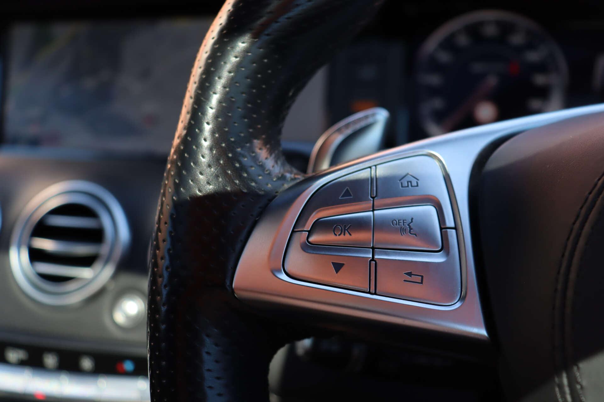 Mercedes-Benz S Class view 32