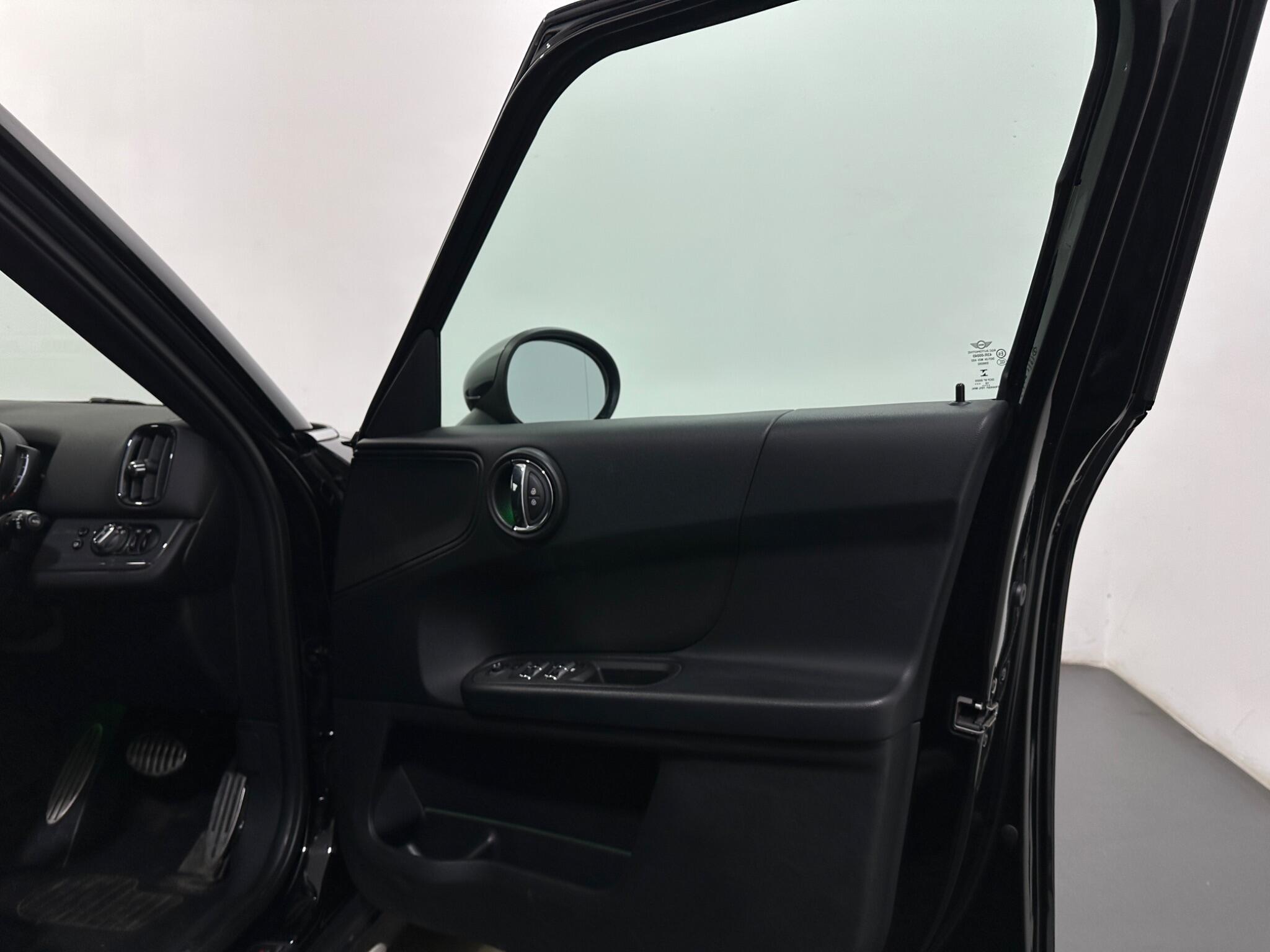 Mini Countryman view 32