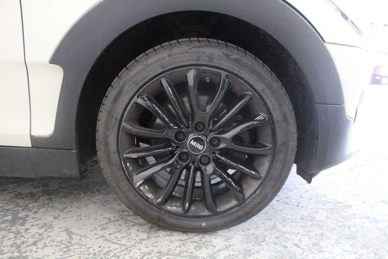 MINI Clubman view 55