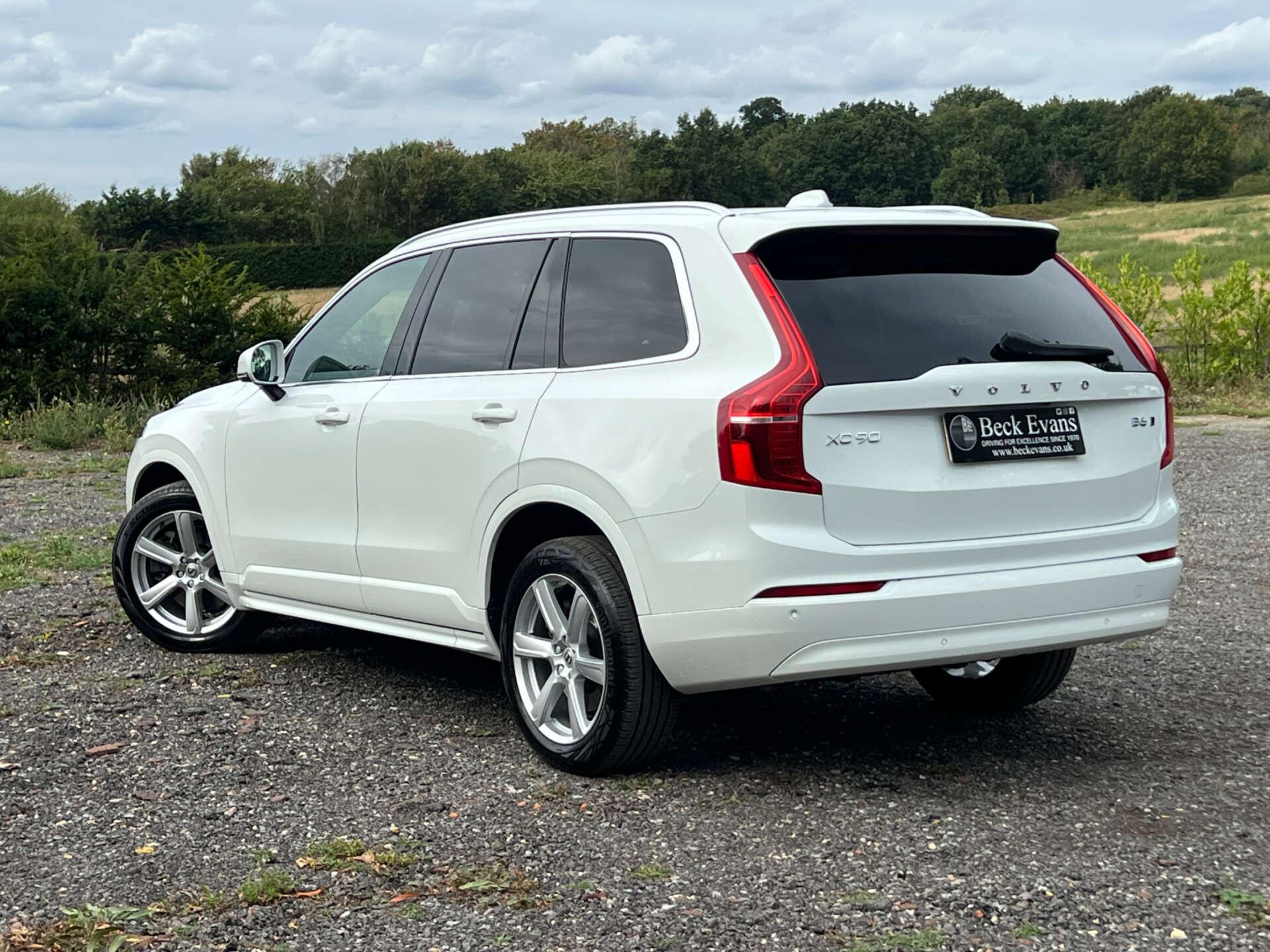 Volvo XC90 view 26
