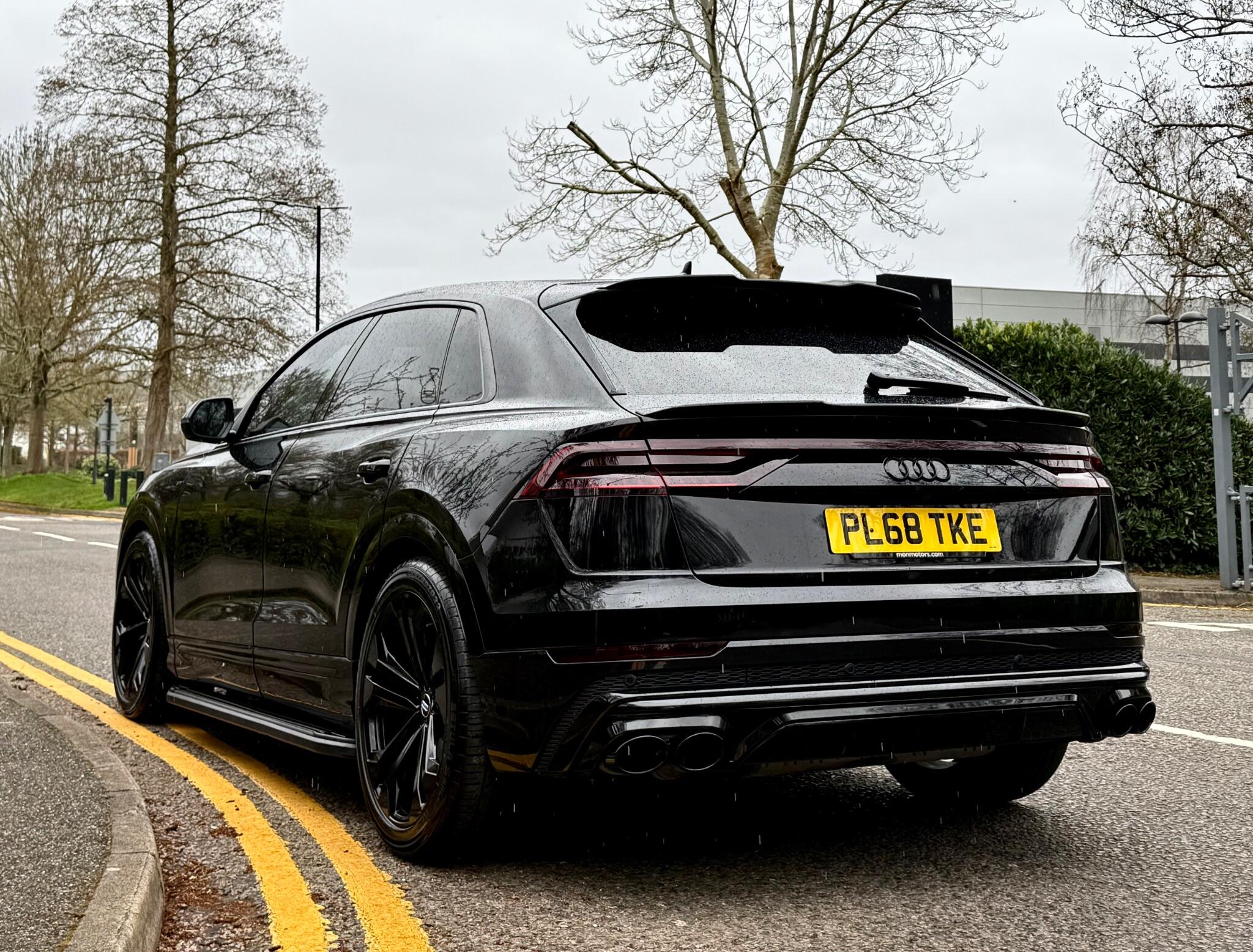 Audi Q8 view 21