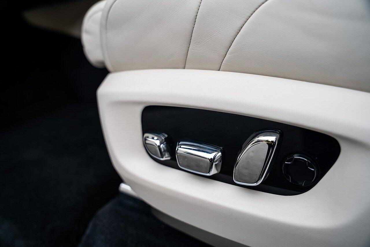 Rolls-Royce Phantom view 75
