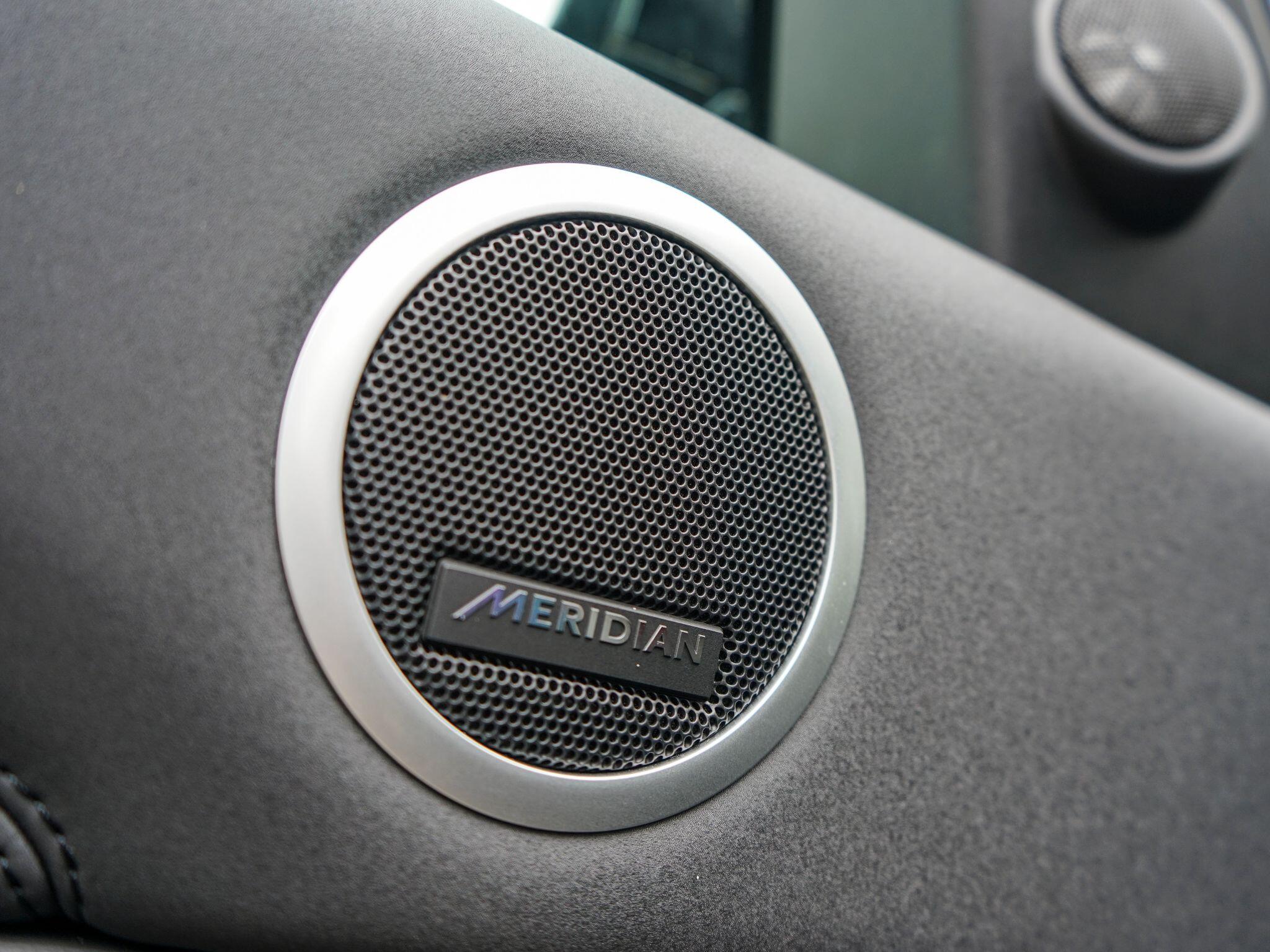 Land Rover Discovery 3 view 18