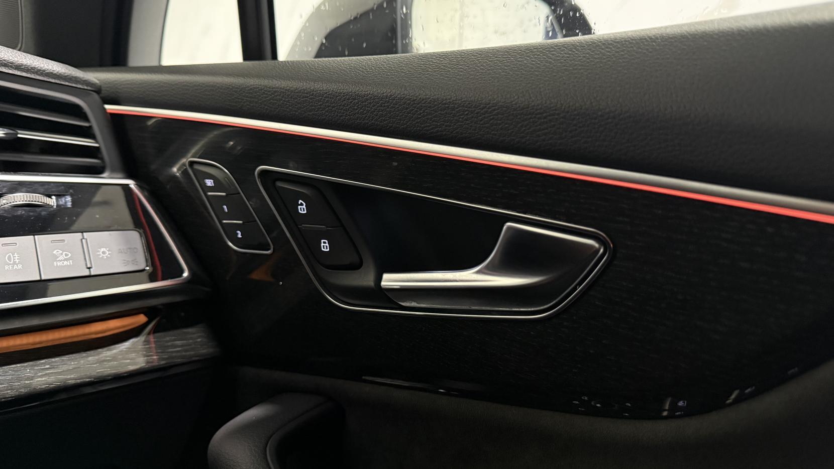 Audi Q7 view 29