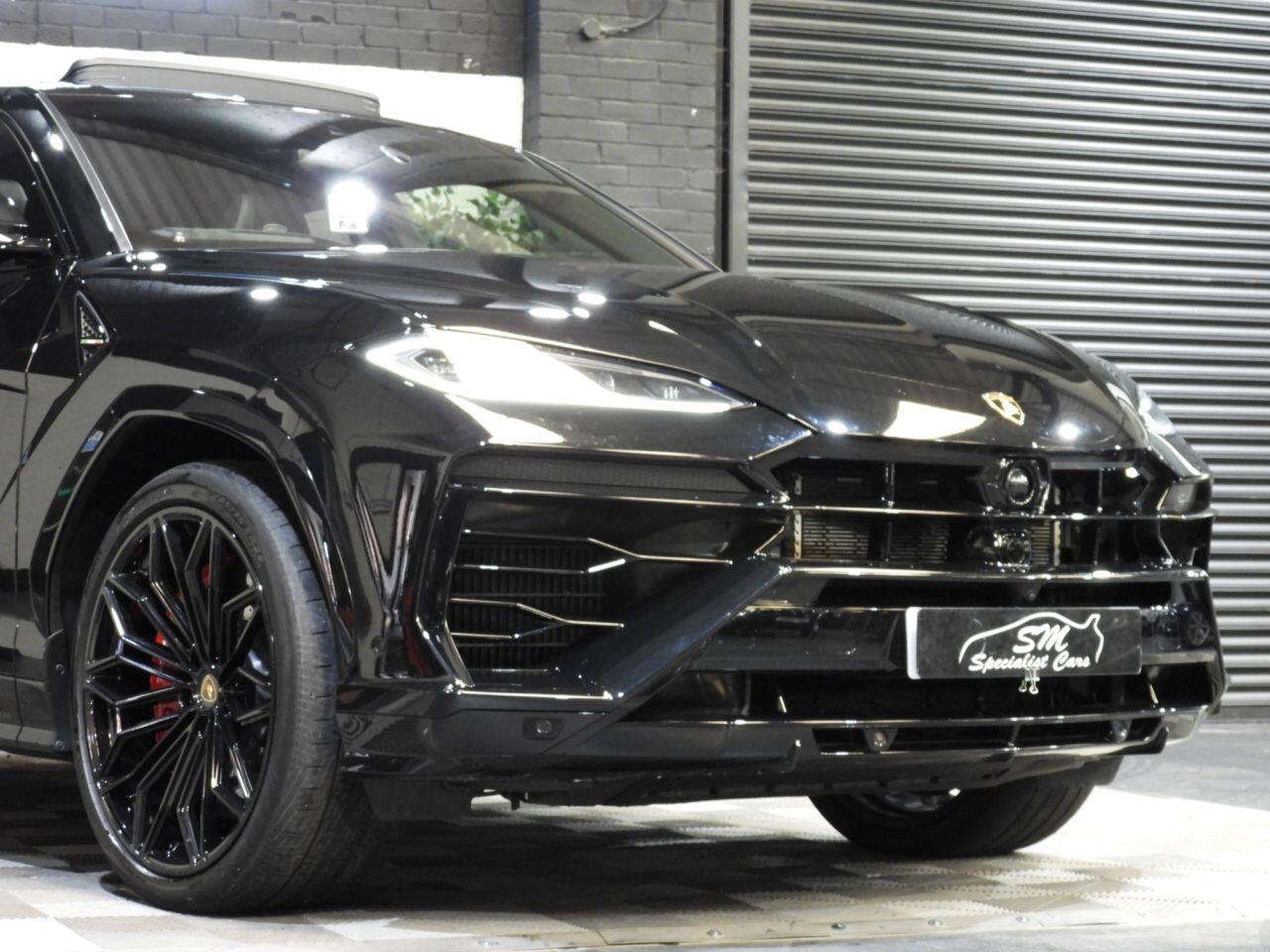 Lamborghini Urus view 8