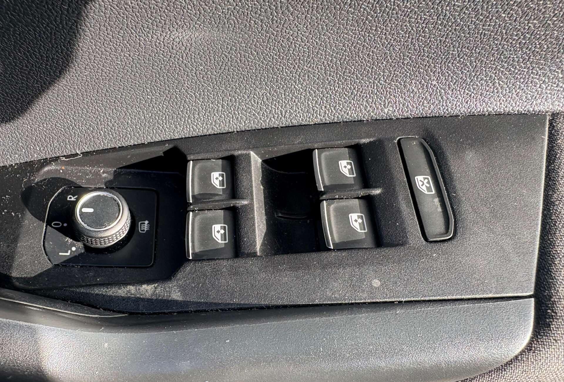 Volkswagen Polo view 28