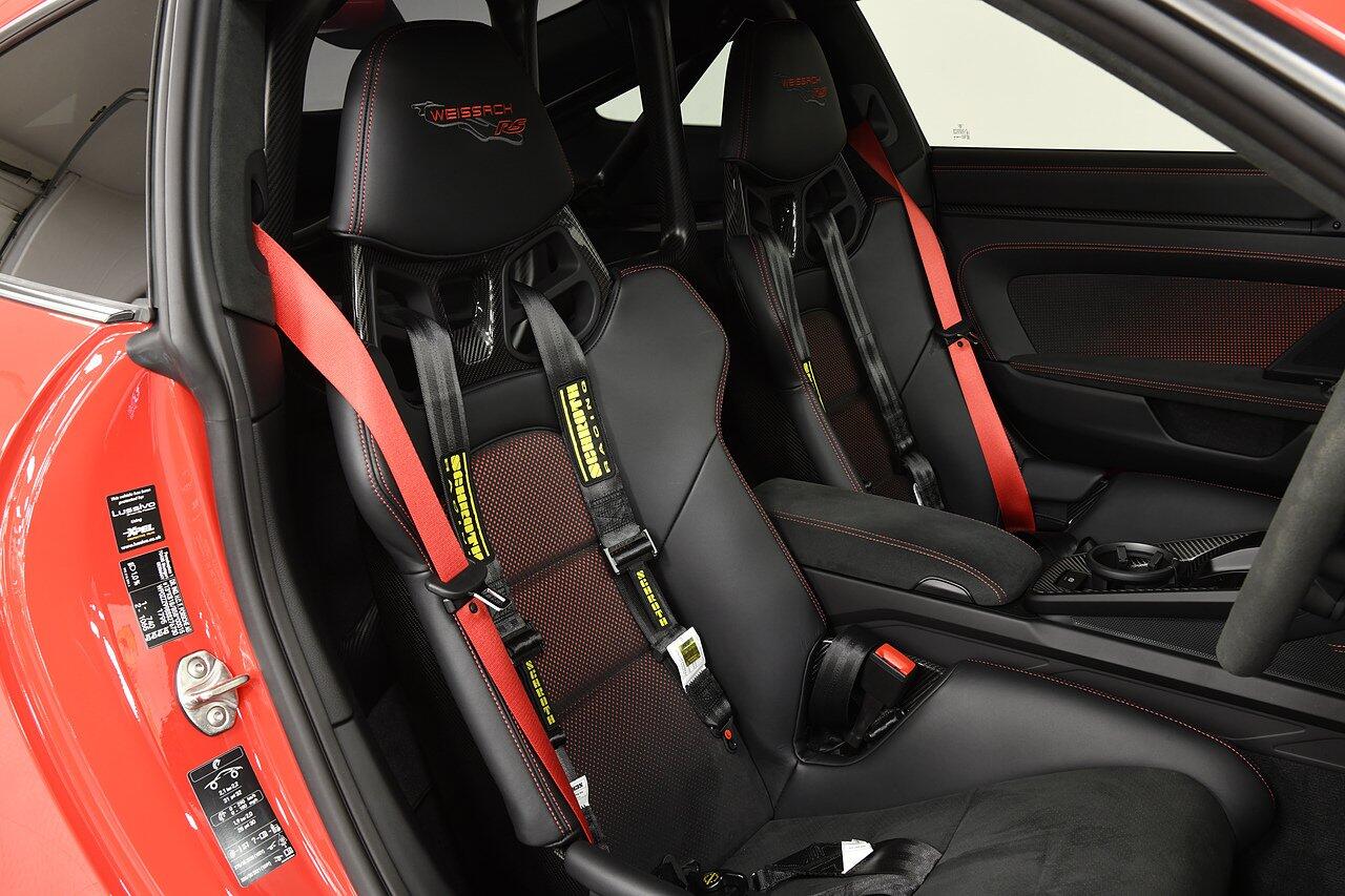 Porsche 911 view 8