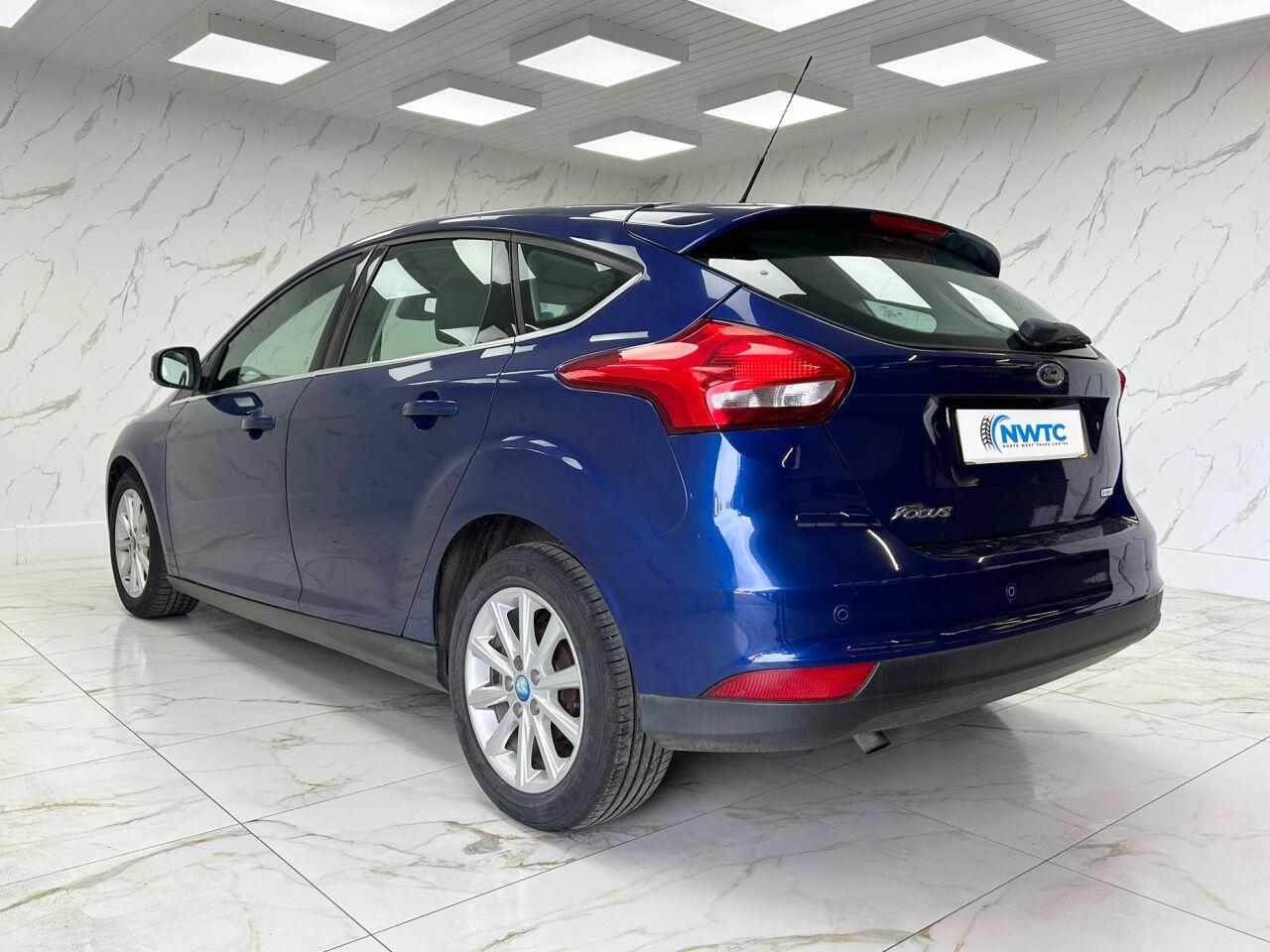 Ford Focus view 8