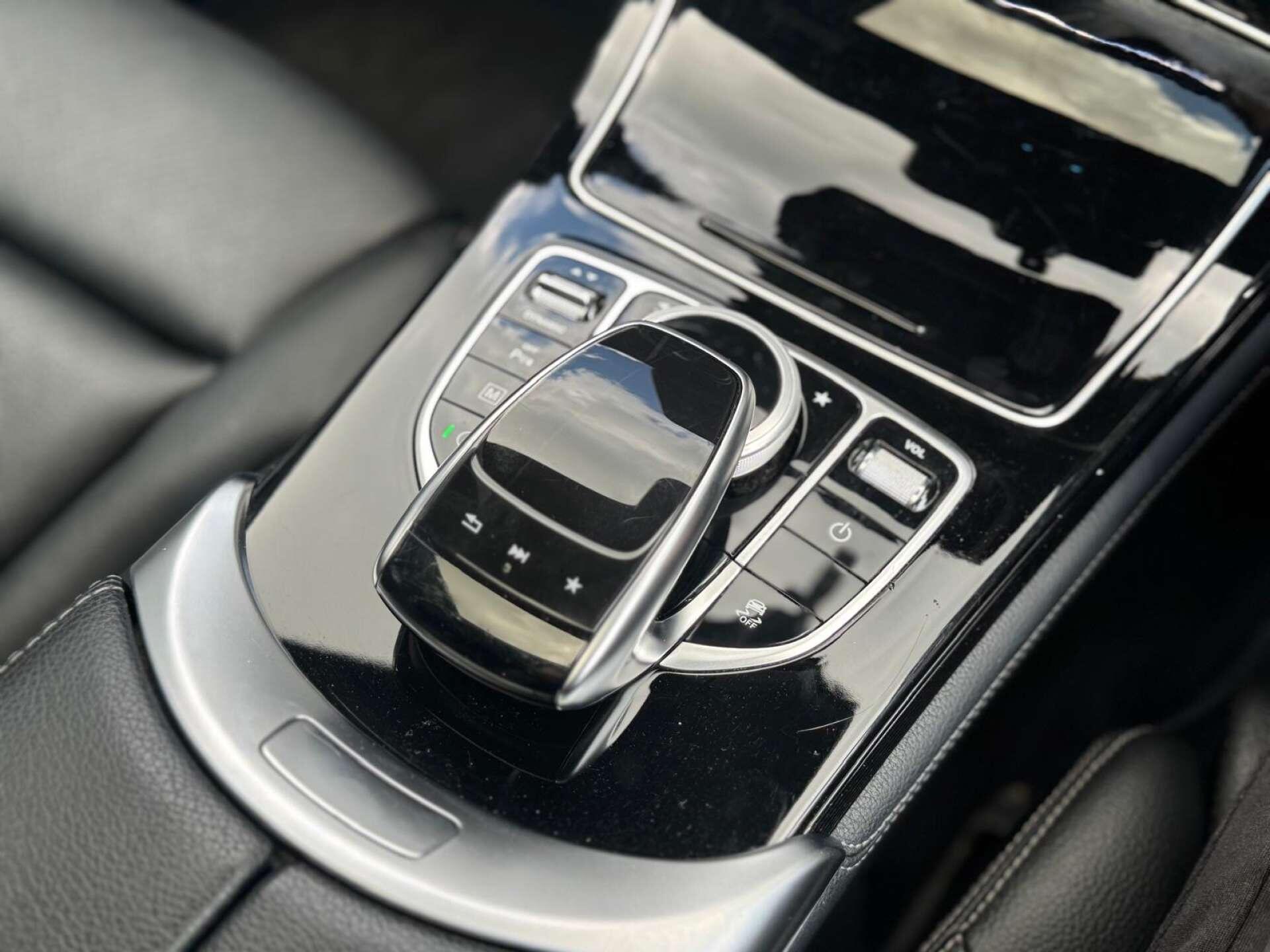 Mercedes-Benz GLC view 22