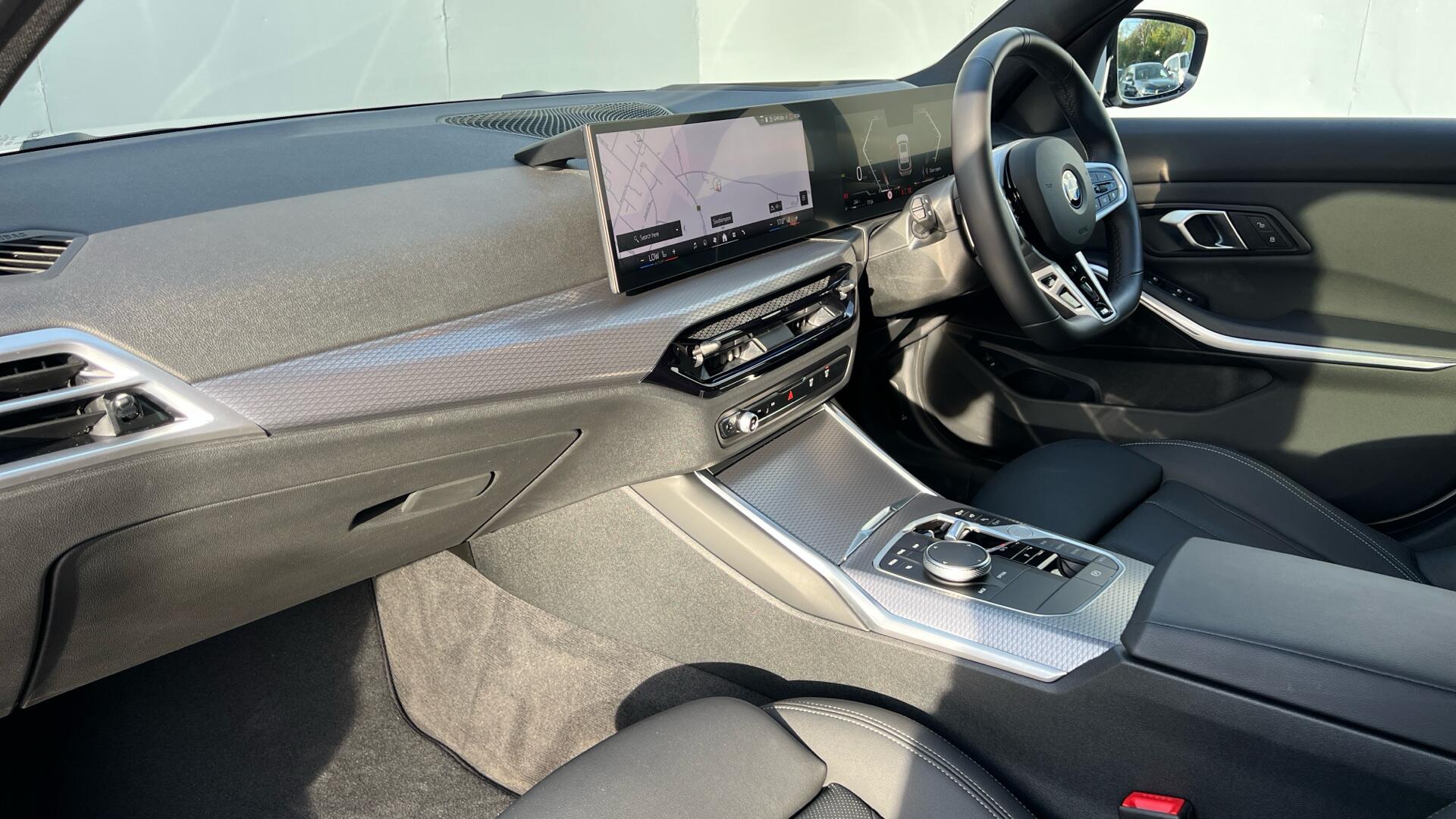 BMW 3 Series view 8