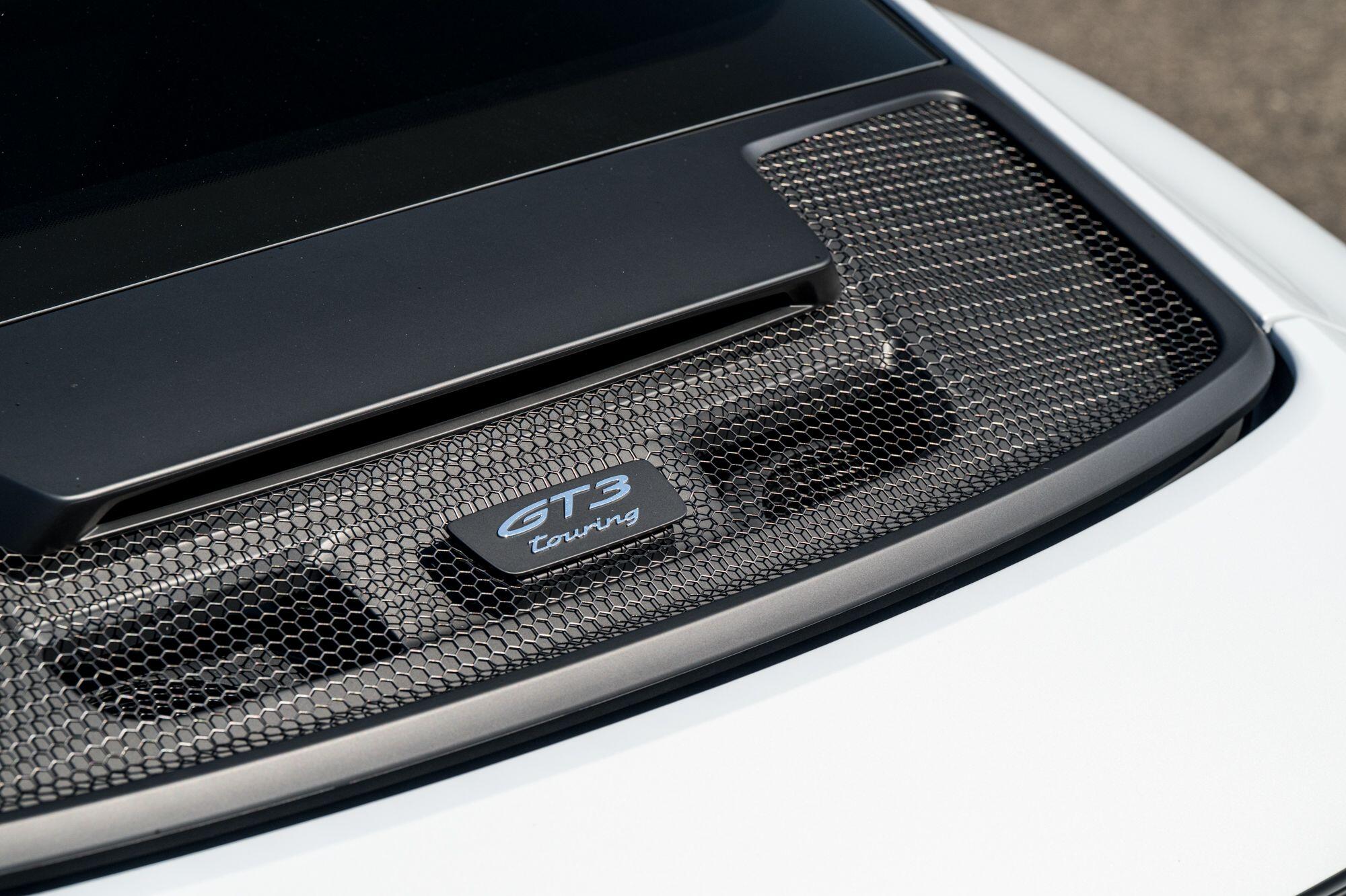 Porsche 911 view 26