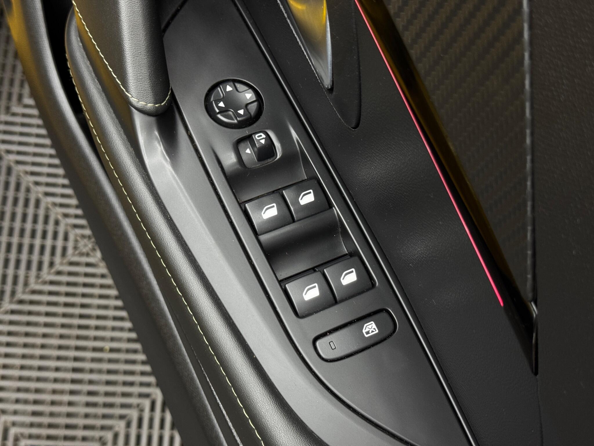 Peugeot 208 view 40