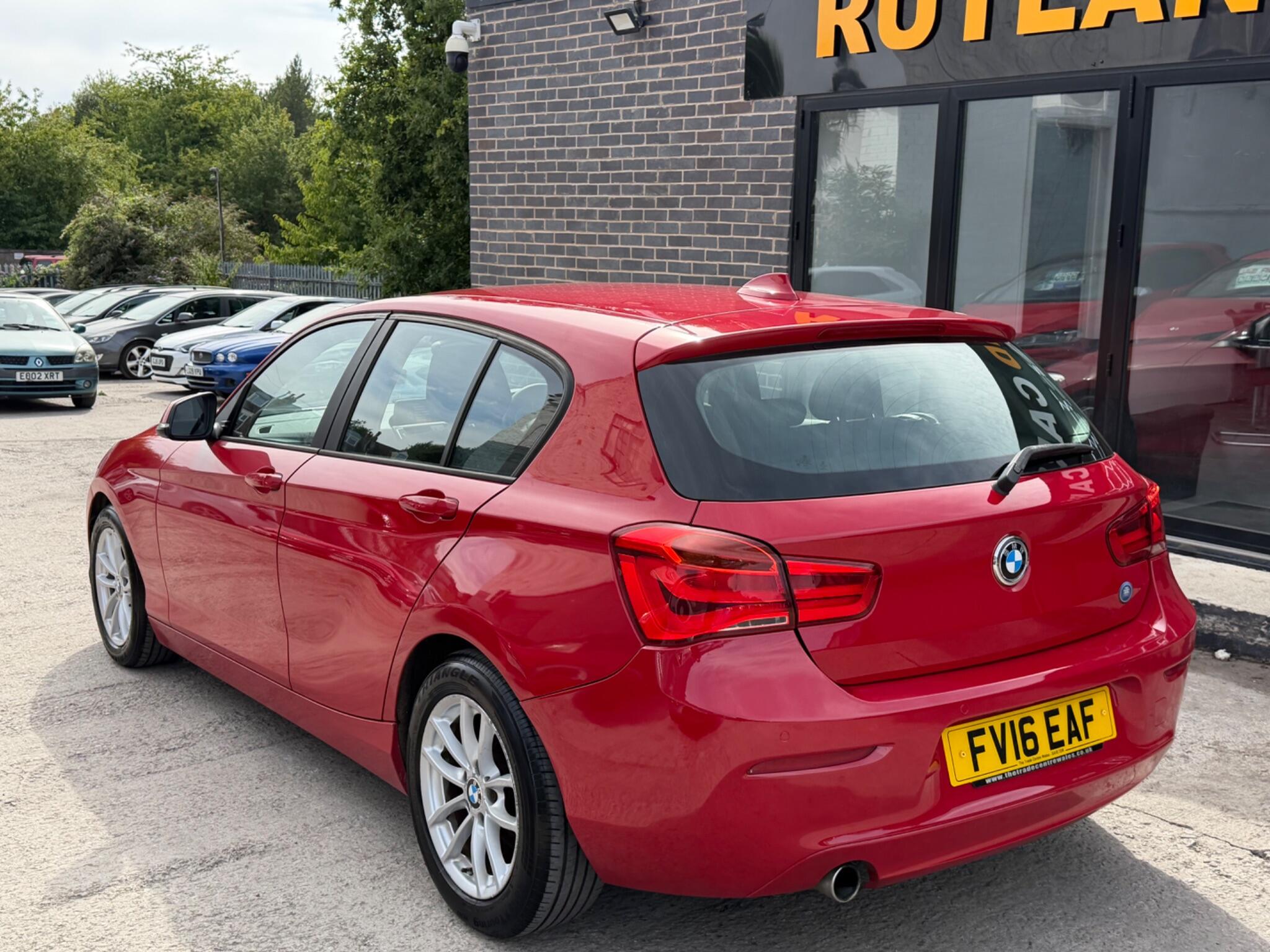 BMW 1 Series view 8