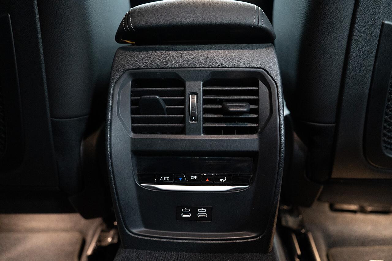 BMW 3 Series view 24