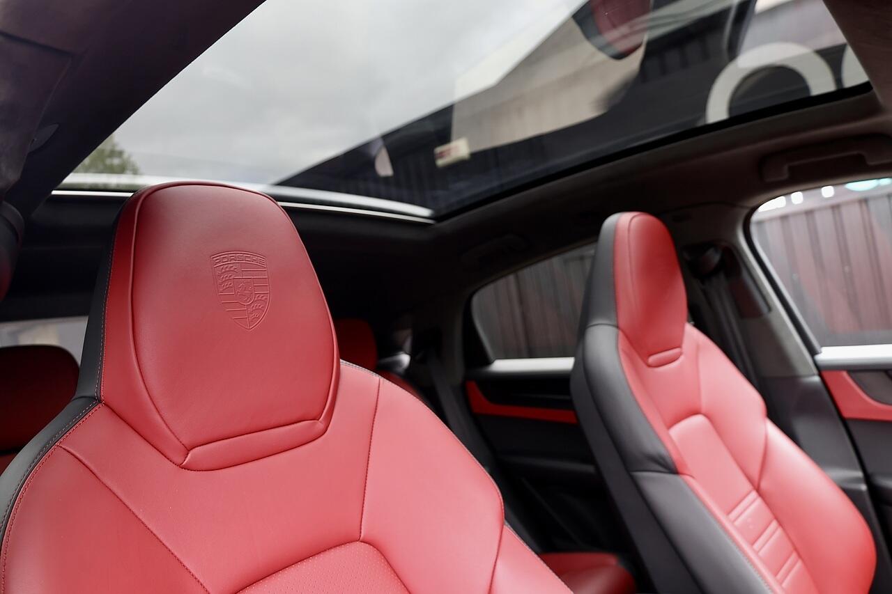 Porsche Cayenne view 36