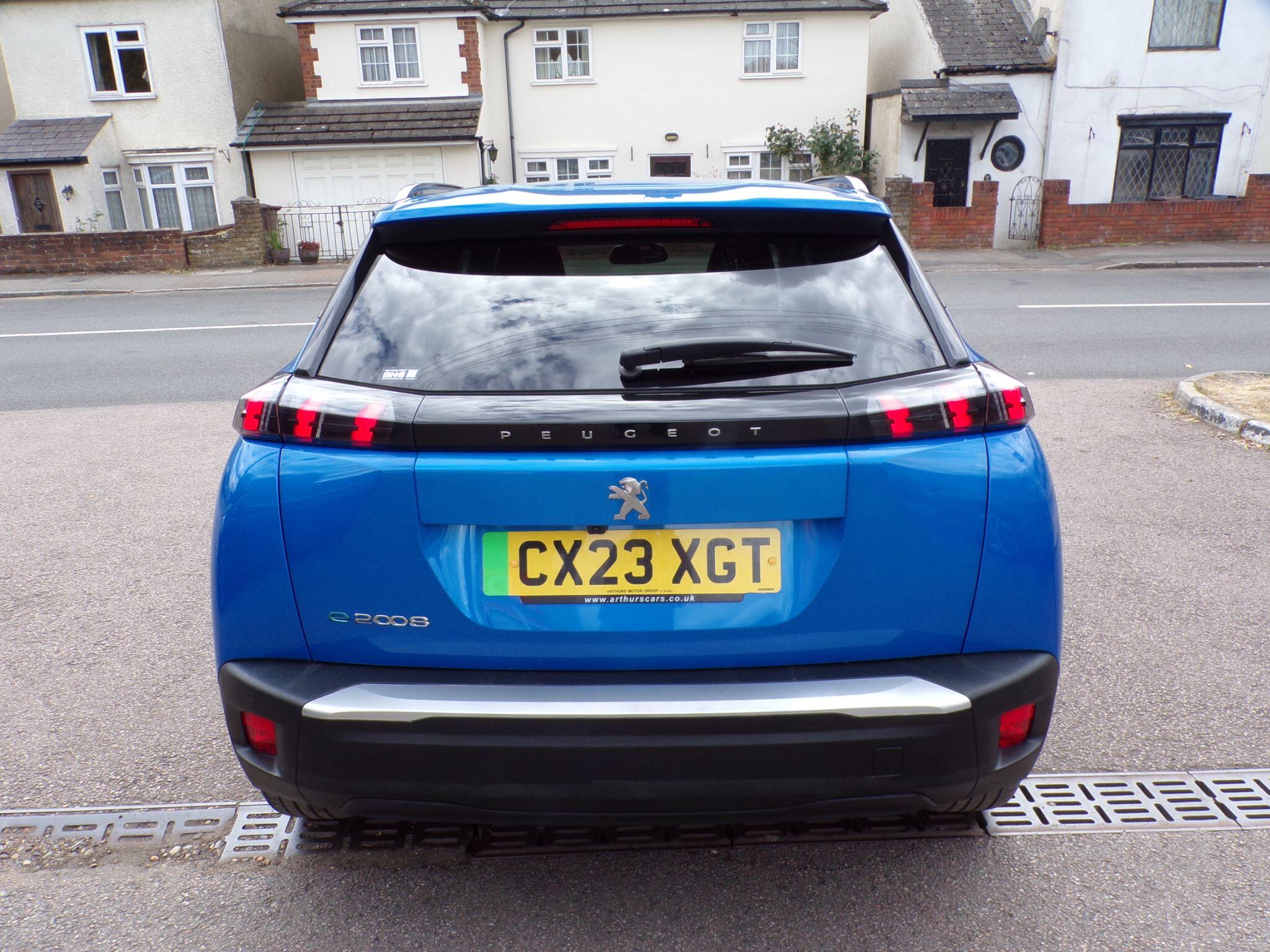 Peugeot E-2008 view 7