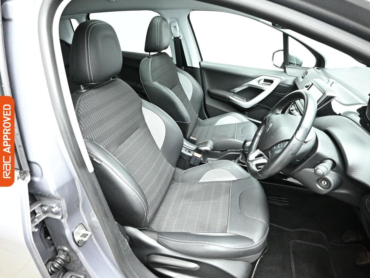 Peugeot 2008 view 11