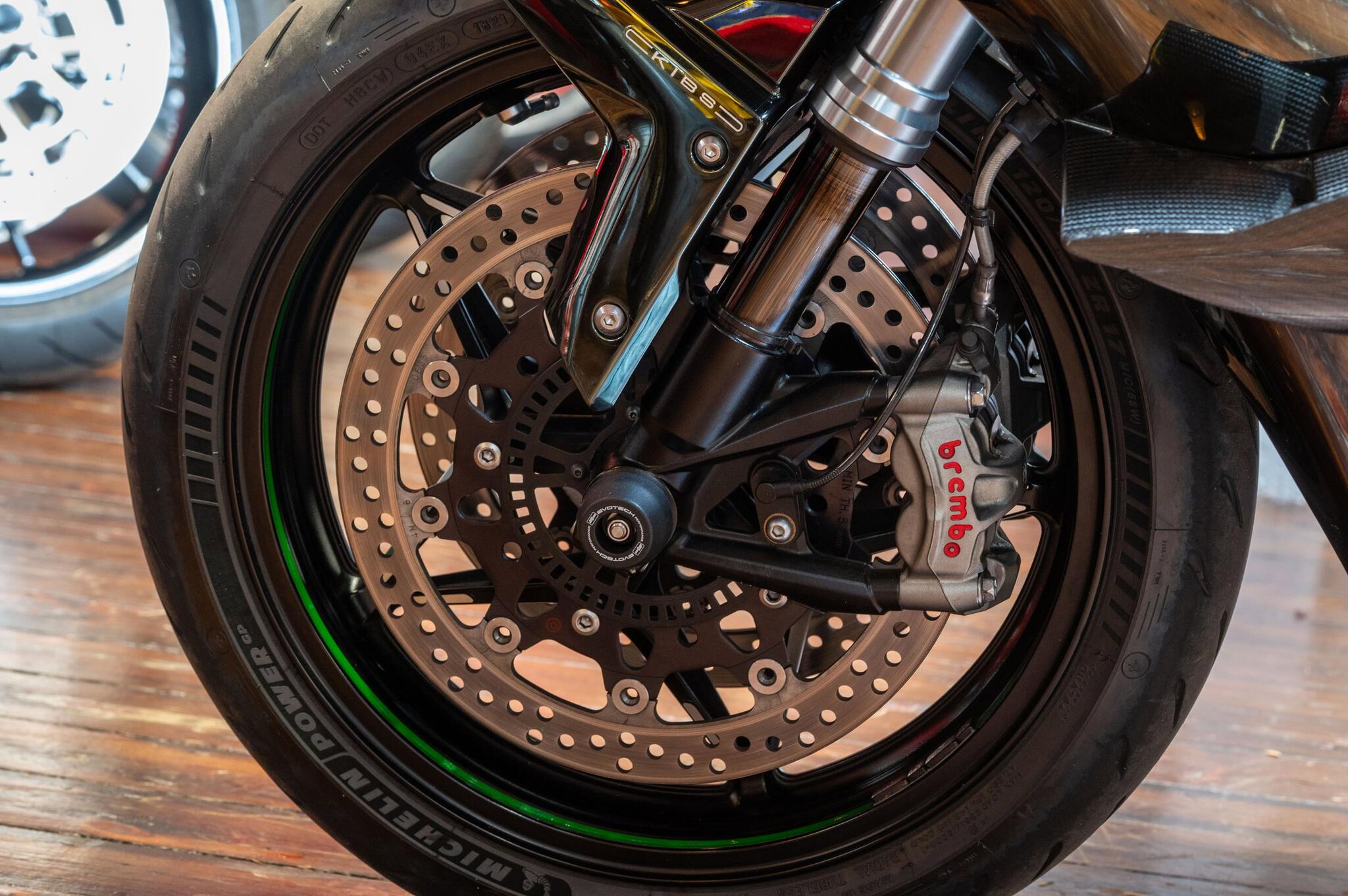 Kawasaki Ninja H2 view 15