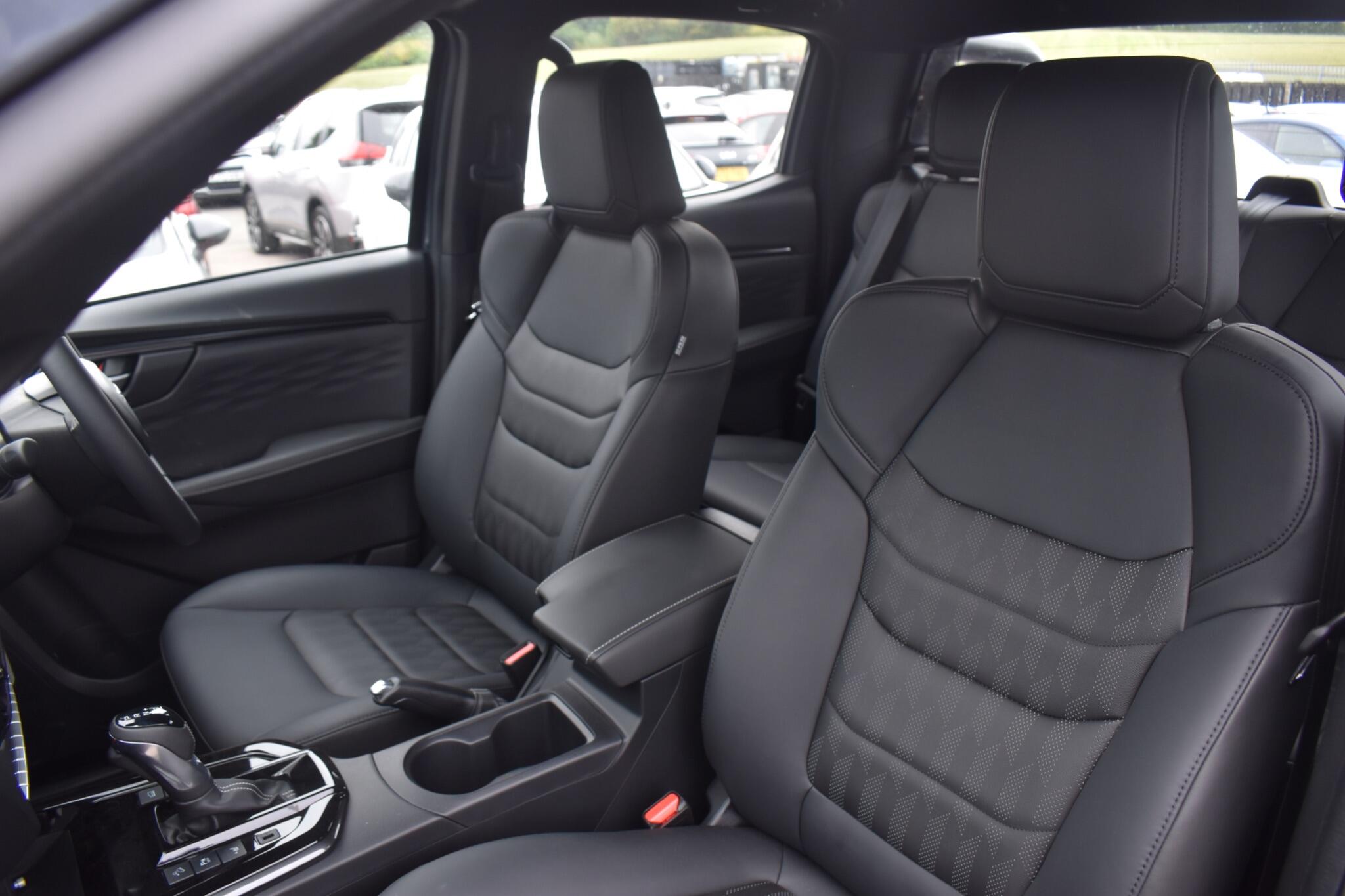 D-Max - 1.9 TD V-Cross Auto 4WD Euro 6 (s/s) 4dr - Image 18