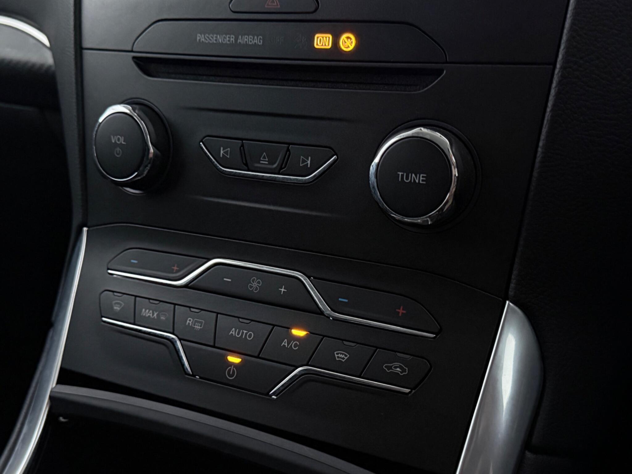 Ford Galaxy view 24
