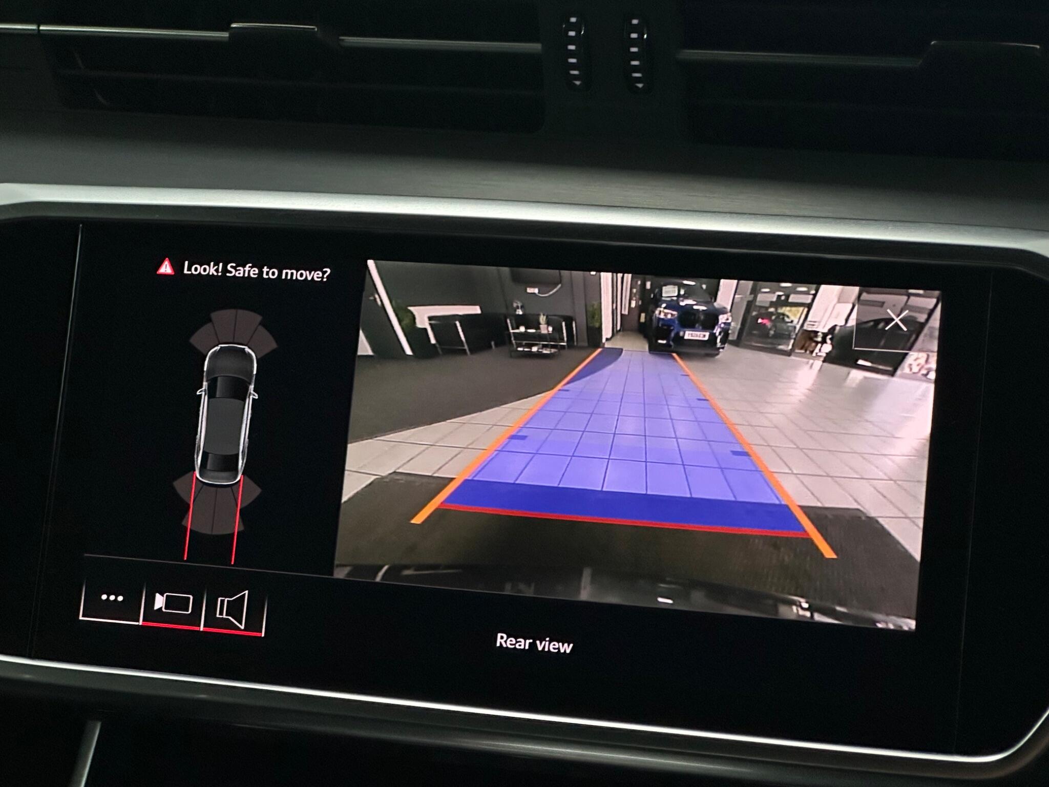 Audi A6 Saloon view 28