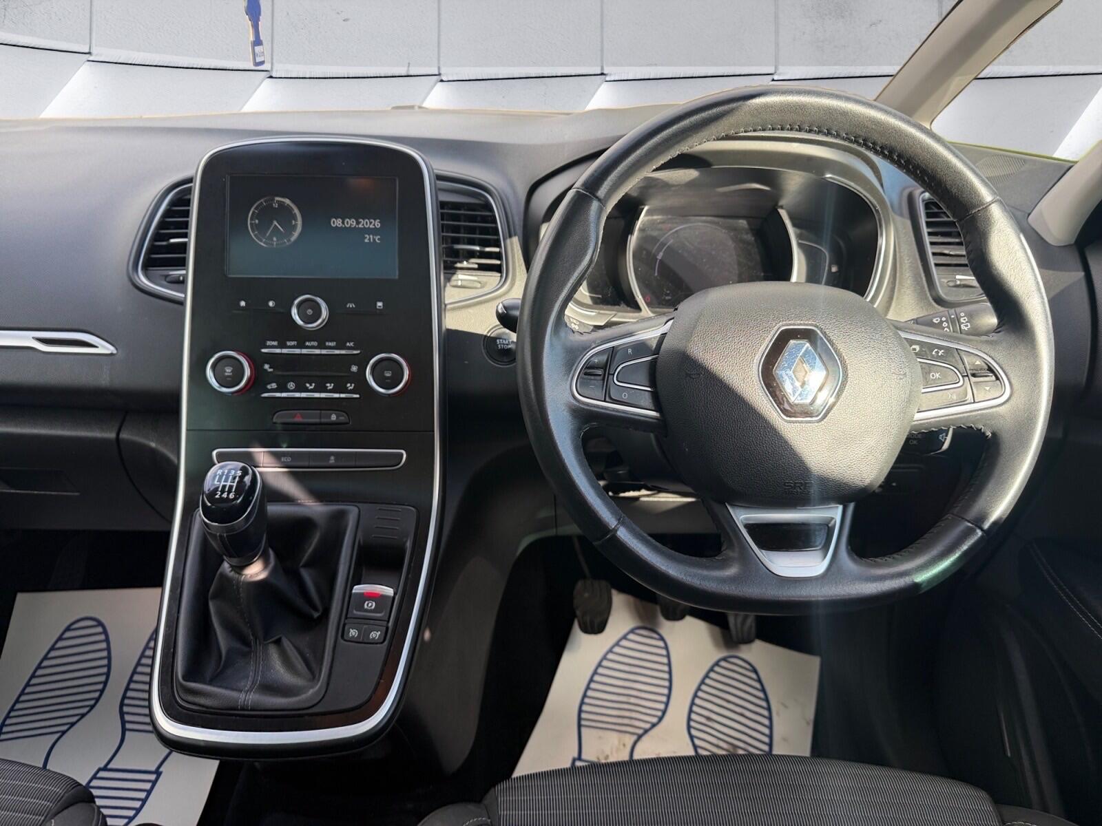 Renault Grand Scenic view 9