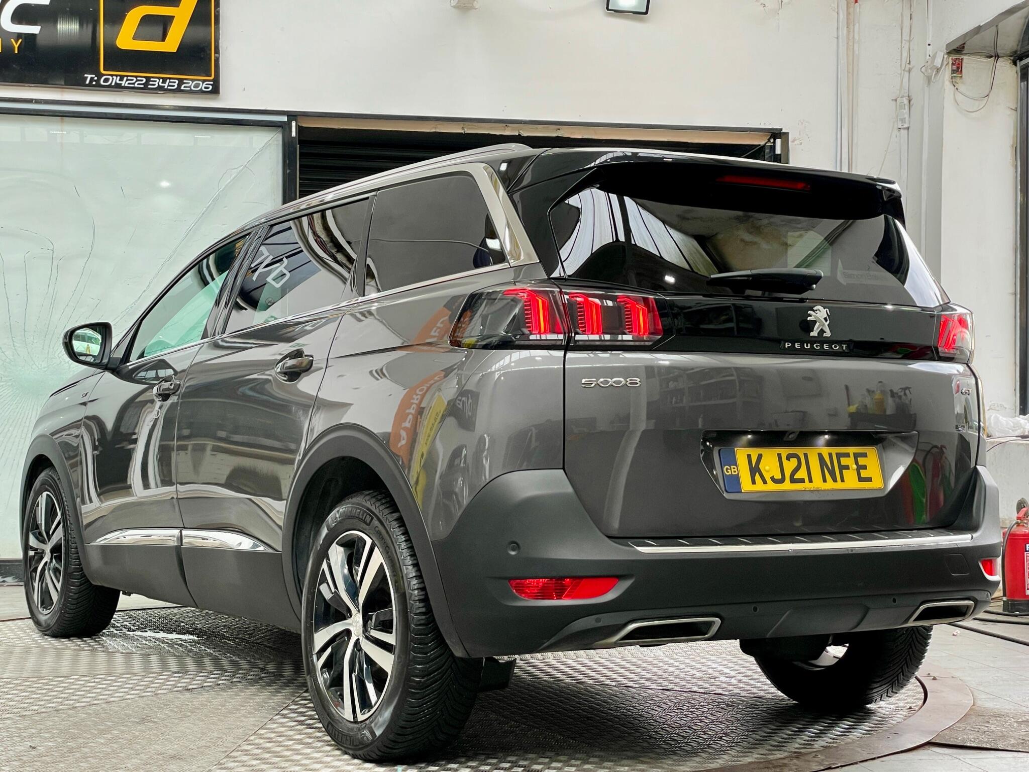 Peugeot 5008 view 4
