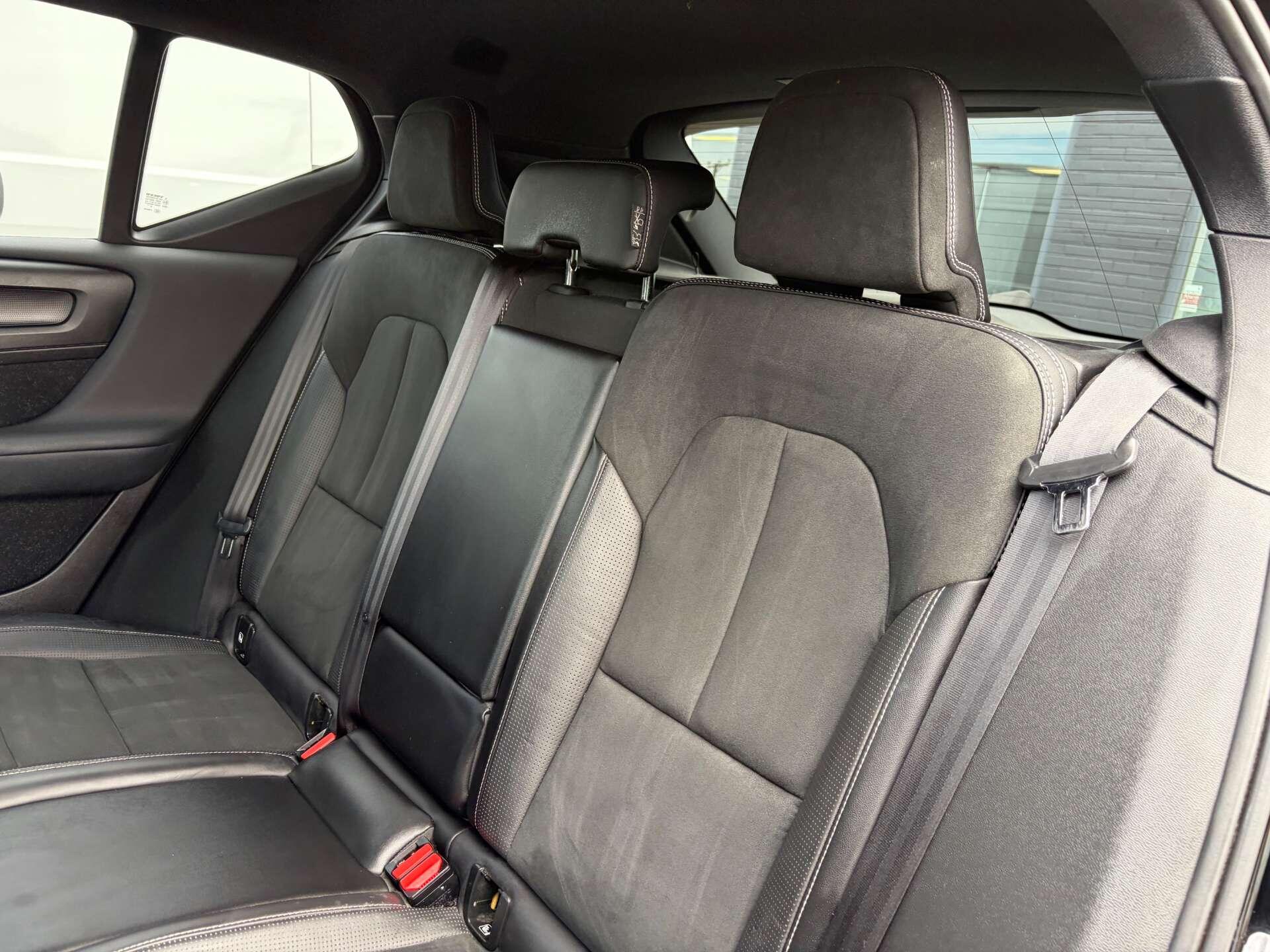 Volvo XC40 view 23