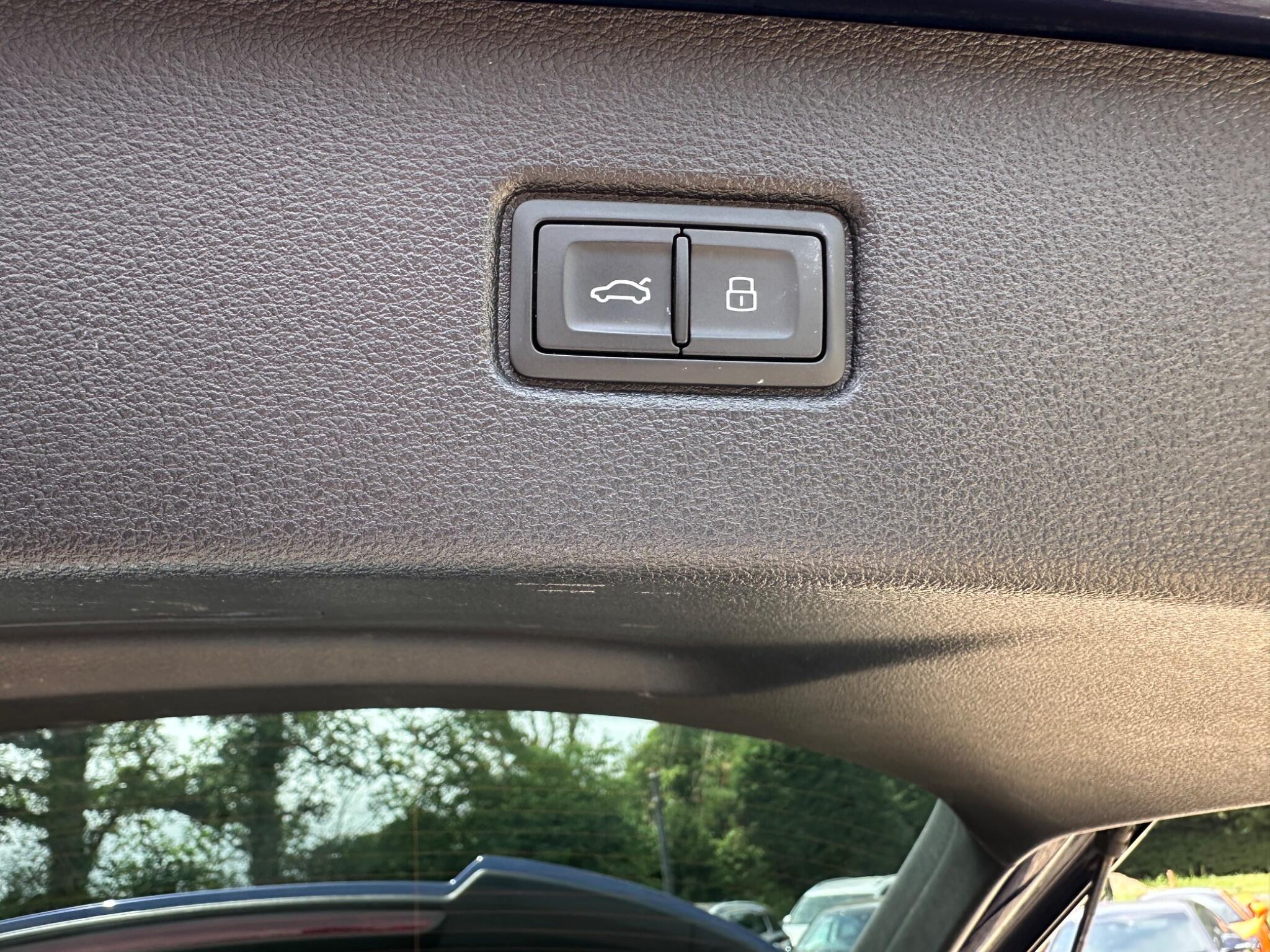 Audi Q7 view 10