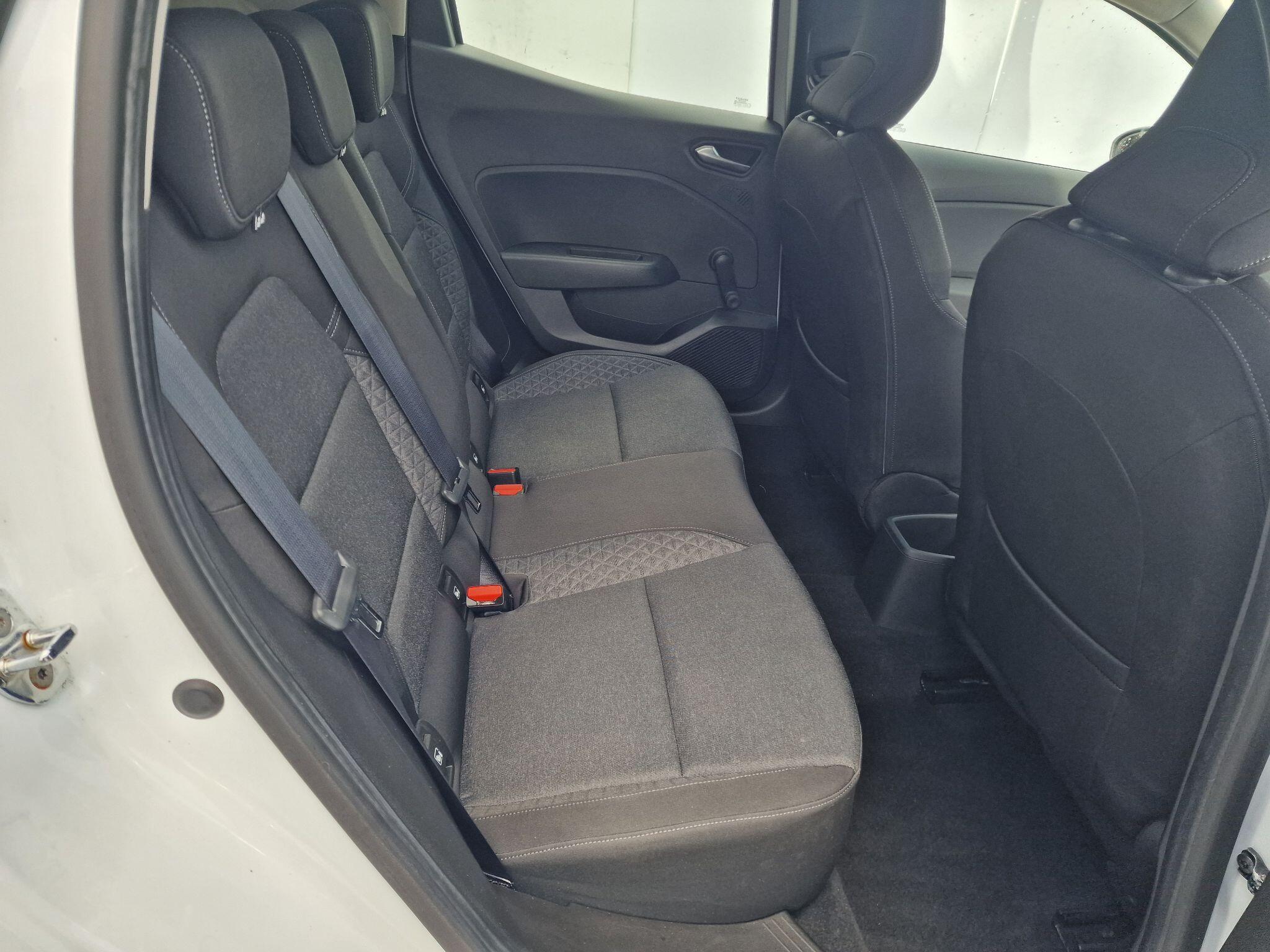 Renault Clio view 30