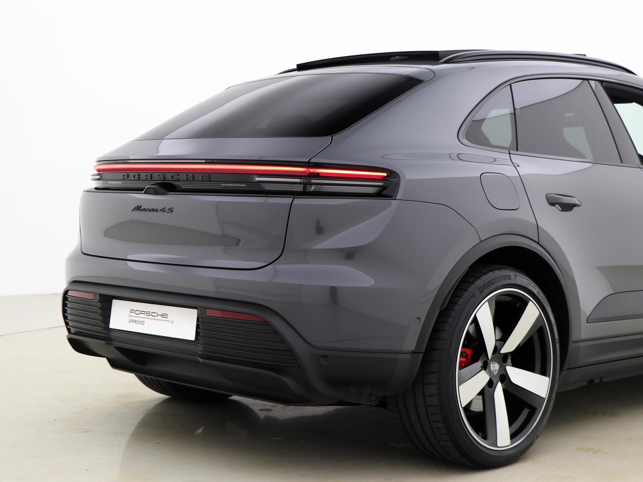 Porsche Macan view 24