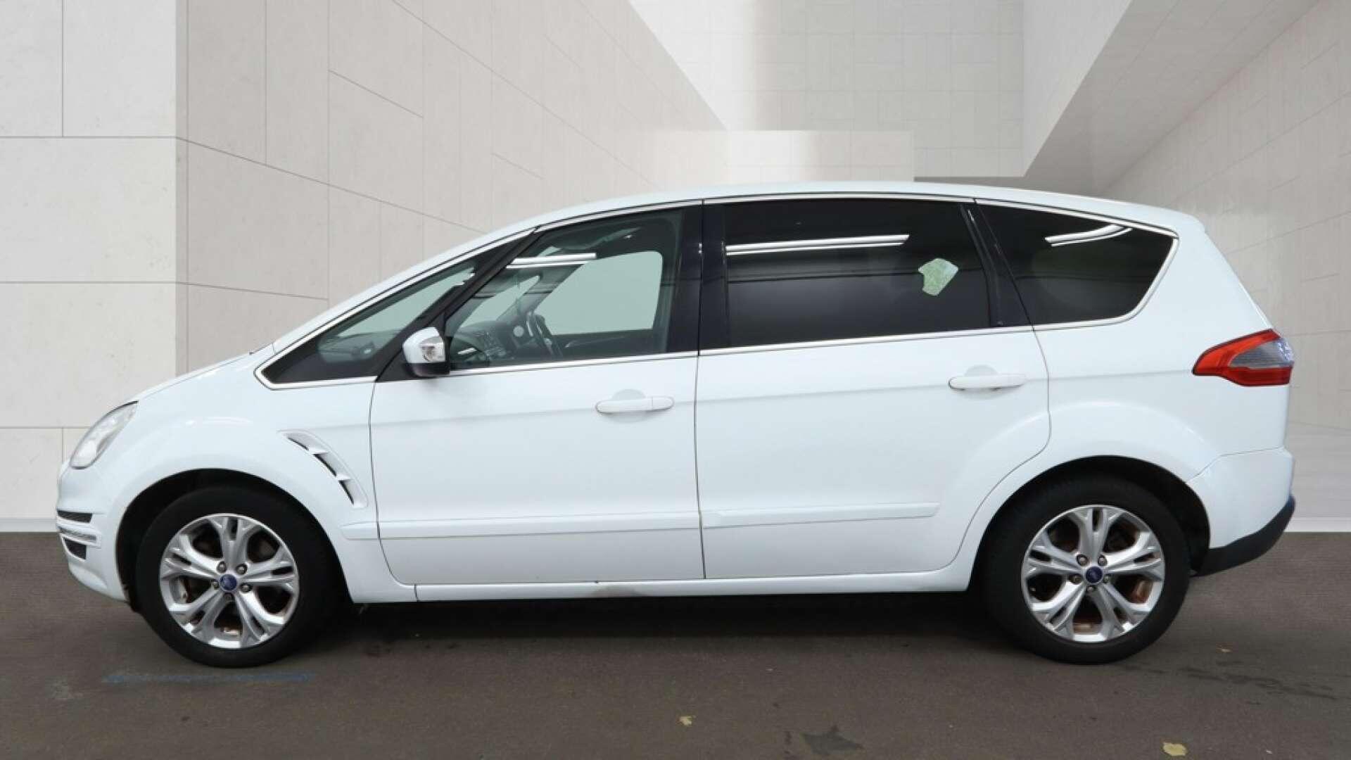 Ford S-Max view 12