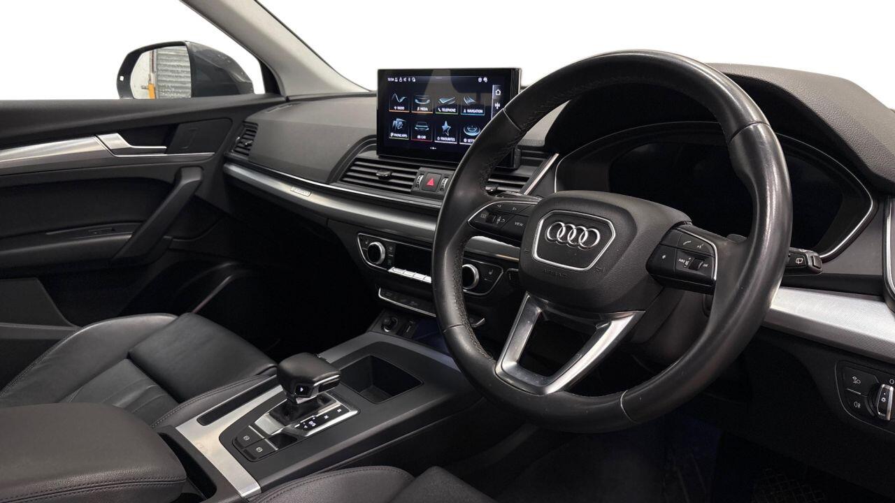 Audi Q5 view 6